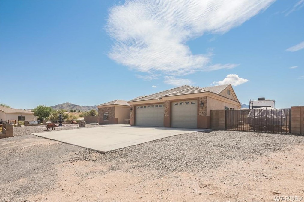 1165 Copper Wind Ln, Kingman, AZ 86401-5364