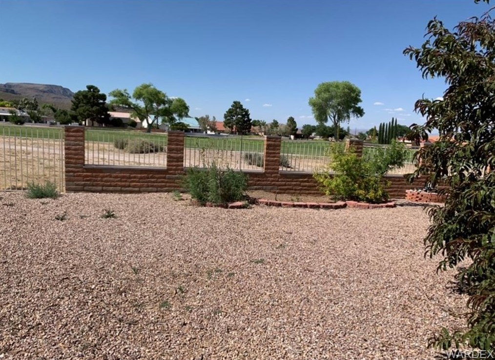 295 Greenway Dr, Kingman, AZ 86401