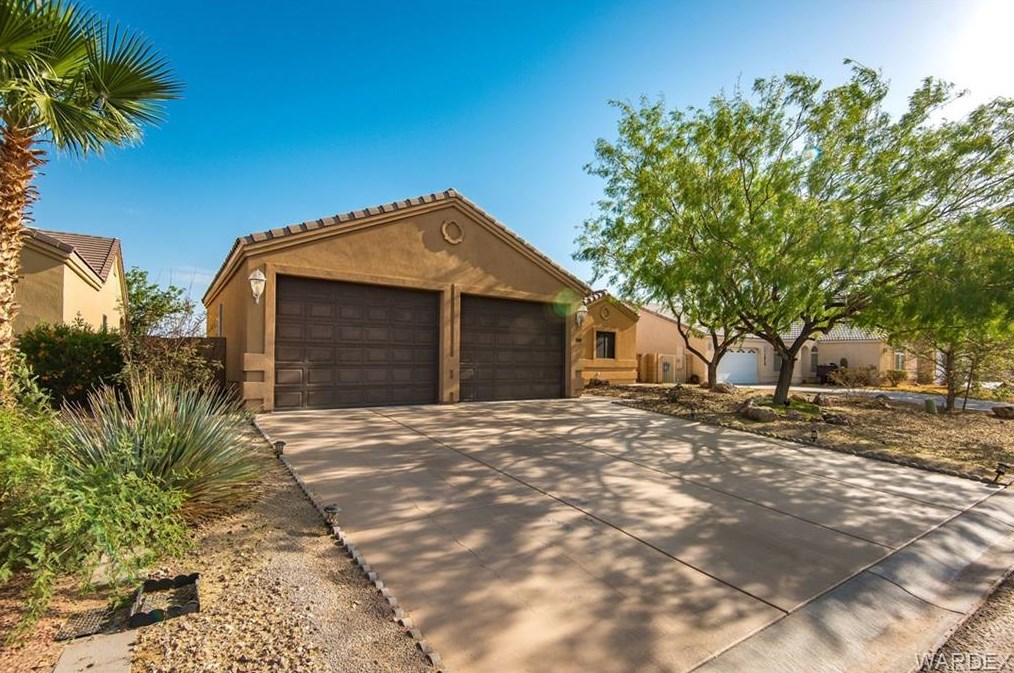 1809 E Emily Dr, Mohave Valley, AZ 86440