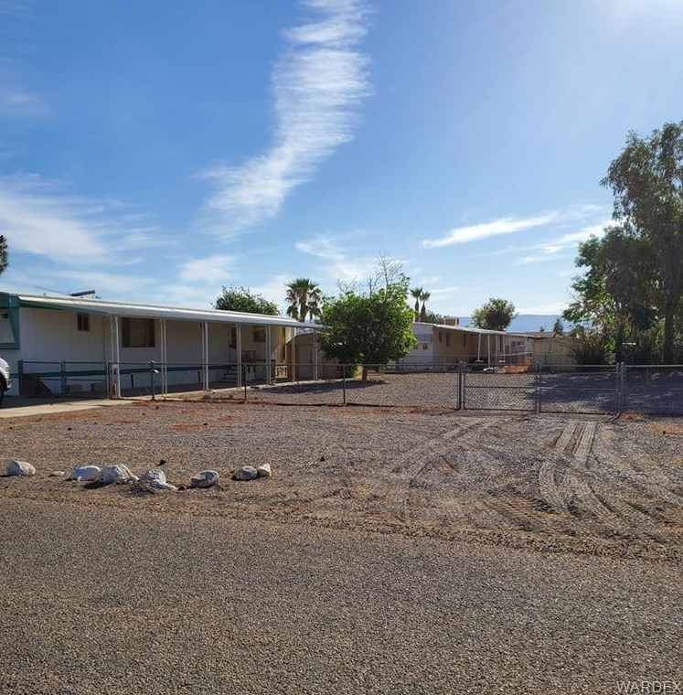 8050 S Smoketree Ln, Mohave Valley, AZ 86440