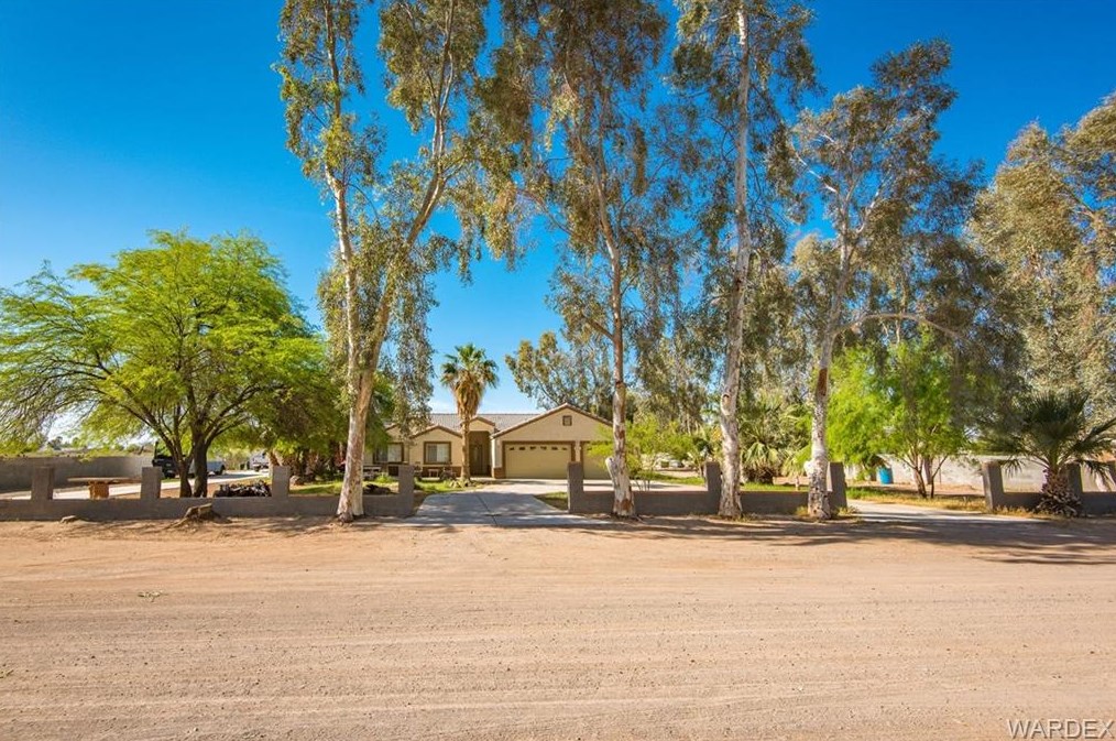 2154 E Pescador Dr, Mohave Valley, AZ 86440