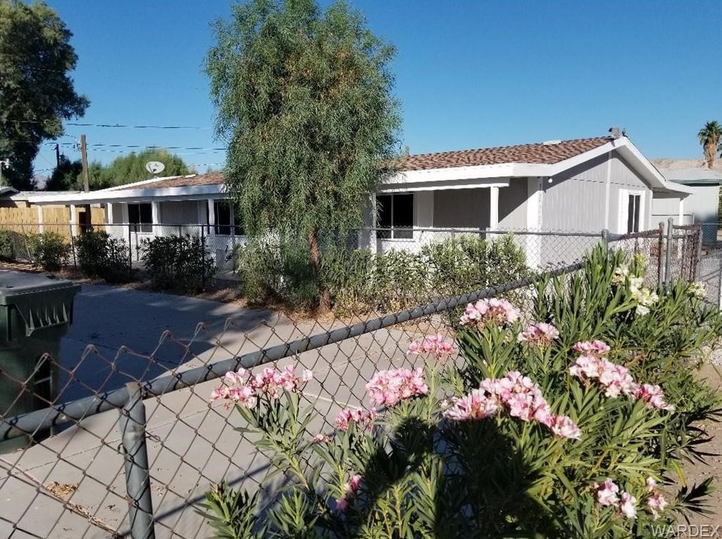 1906 Castleberry Ln, Bullhead City, AZ 86442