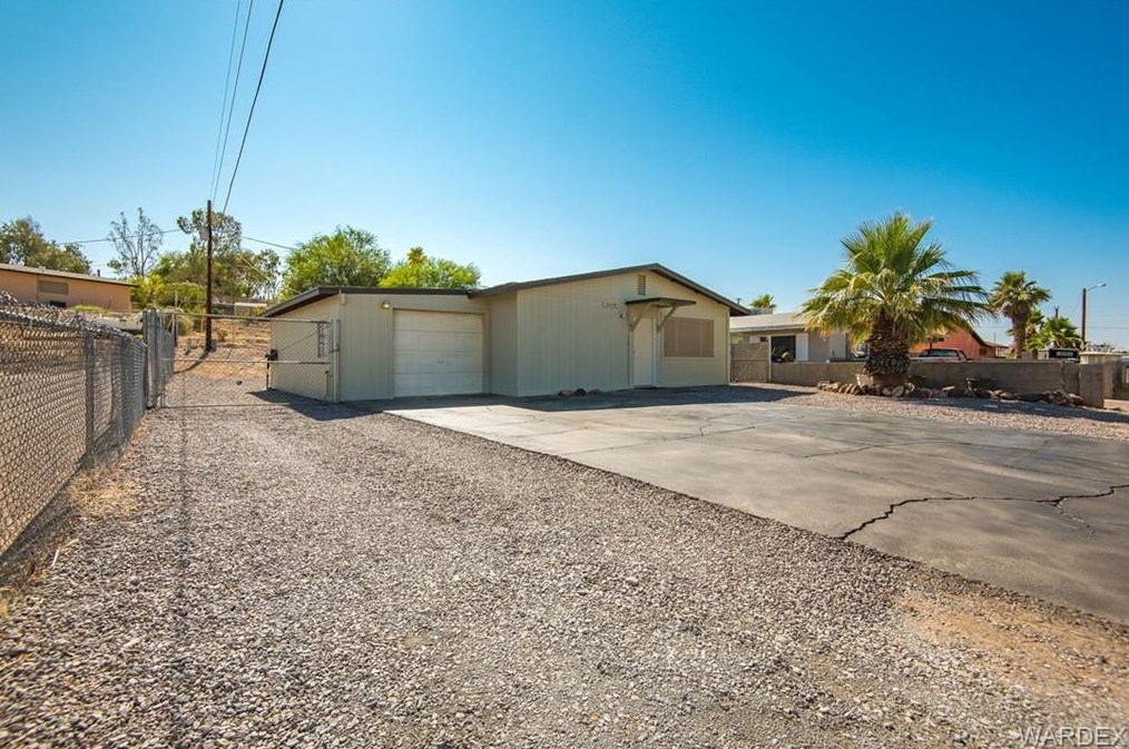 2086 Buccaneer Dr, Bullhead City, AZ 86442
