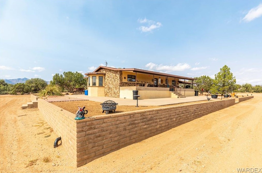 11158 Blue Dog Rd, Kingman, AZ 86401-6737