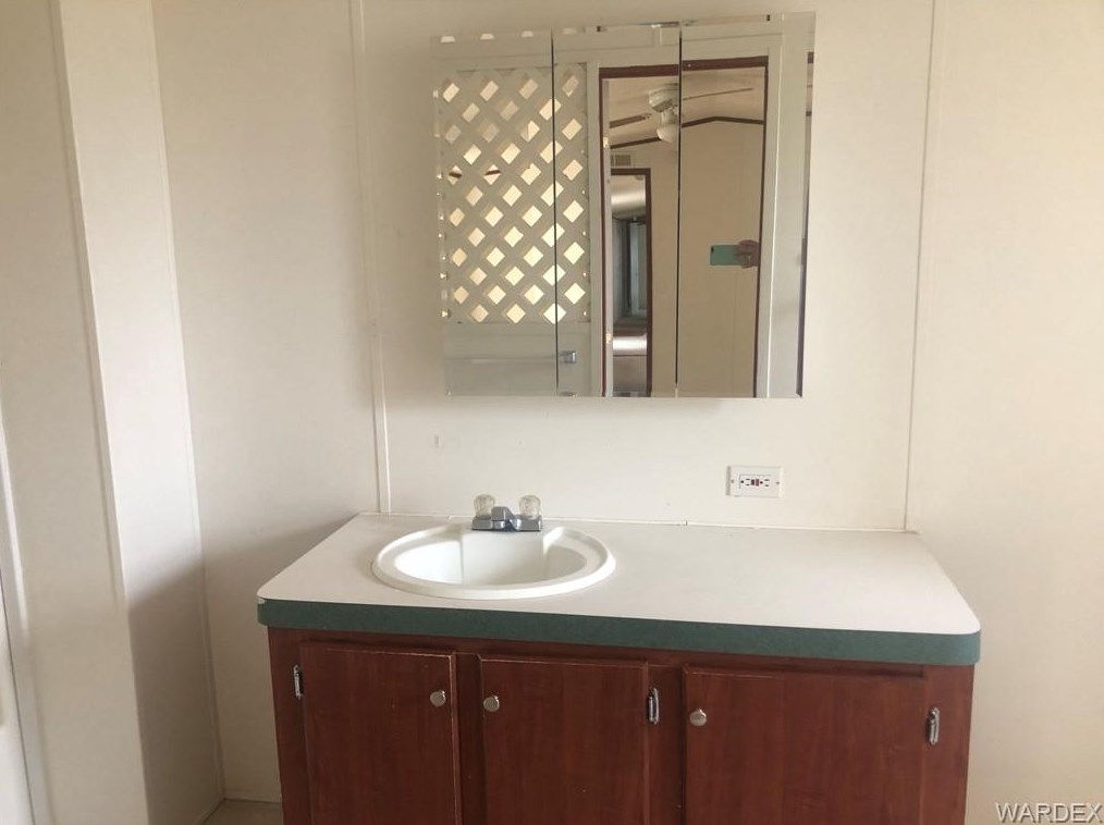 2805 Devlin Ave, Kingman AZ 86409-2208 exterior