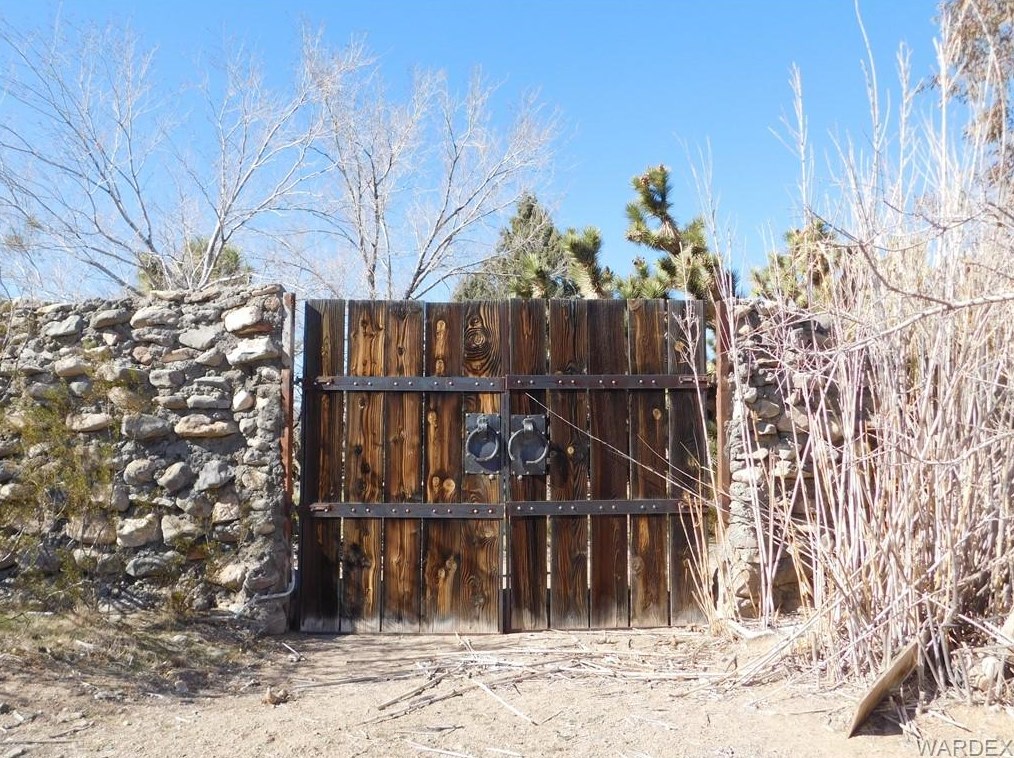18257 Olive Dr, Dolan Springs, AZ 86441