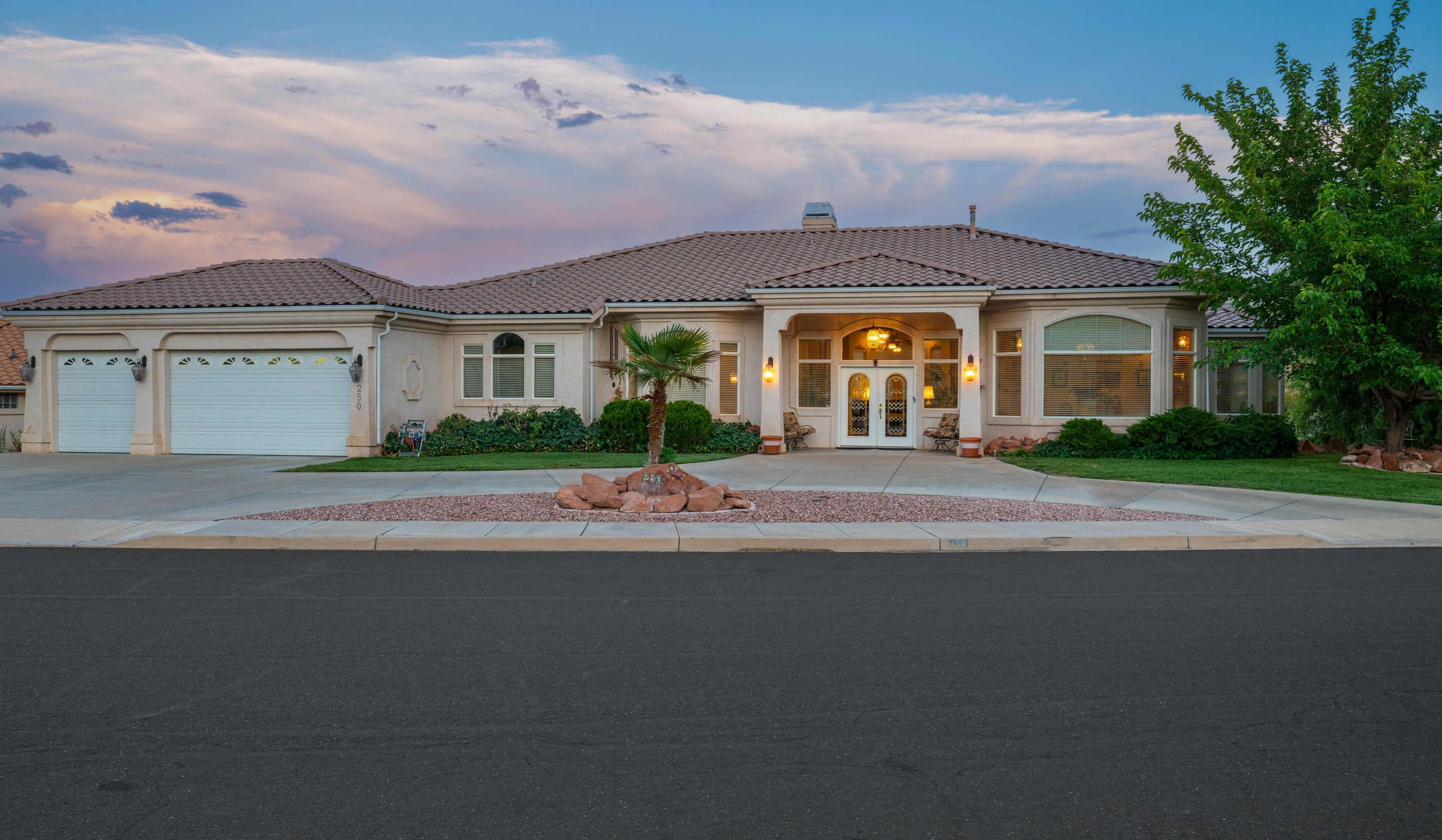250 N Lions Head Dr, Washington, UT 84780