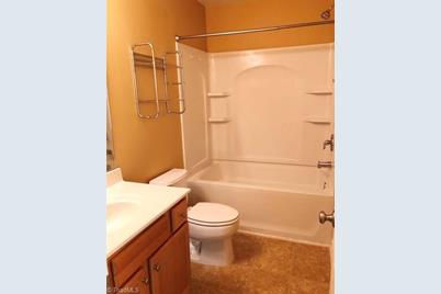 2548 Halle Ann Cir Winston Salem Nc 27103 Mls 960829