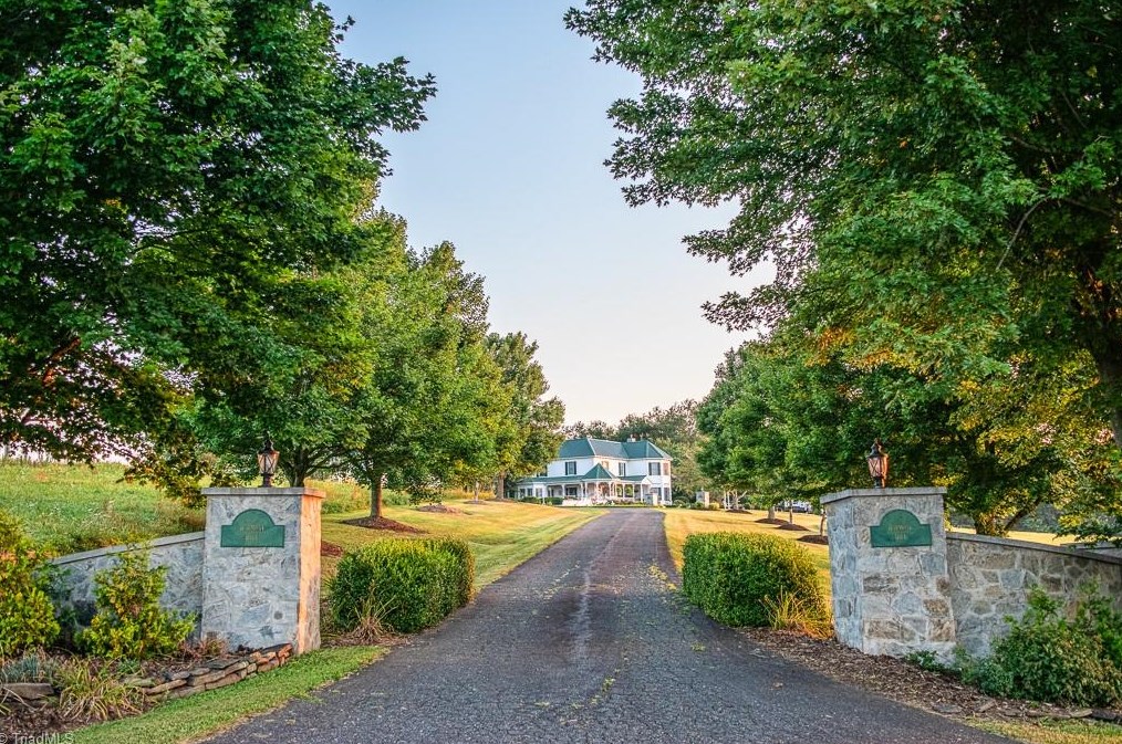 1740 Halsey Knob Rd, Edwards Crossroads, NC 28675-8777