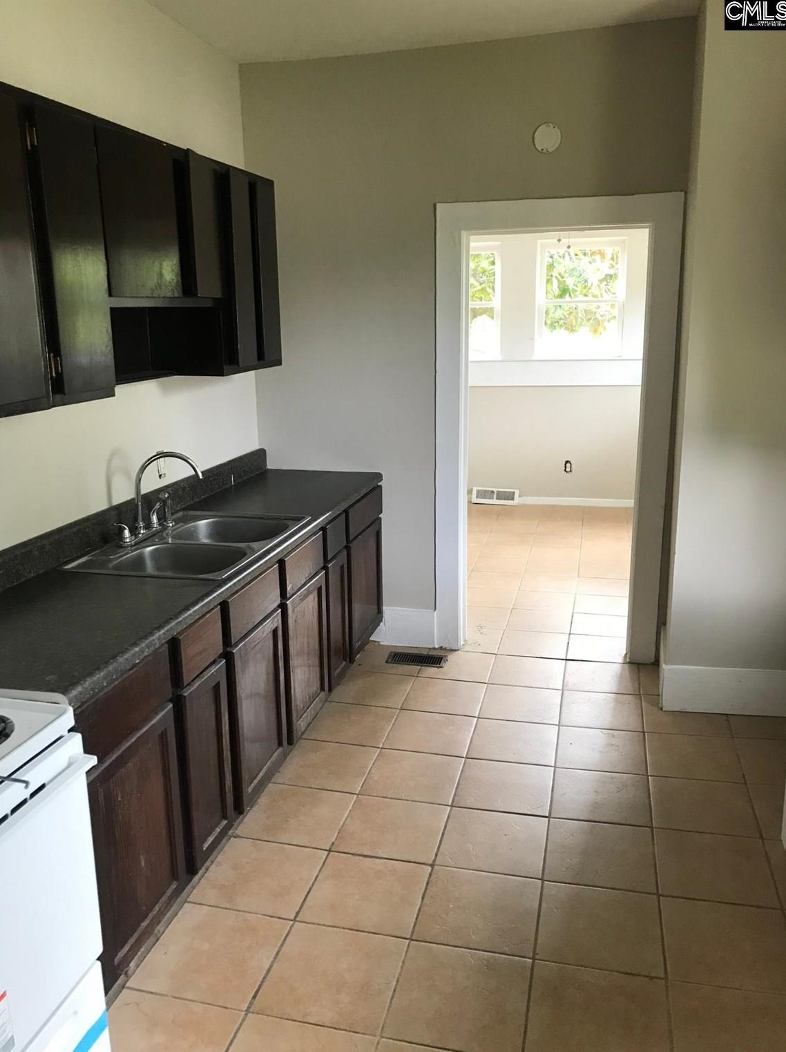 1001 Pine St, Columbia SC  29205-1049 exterior