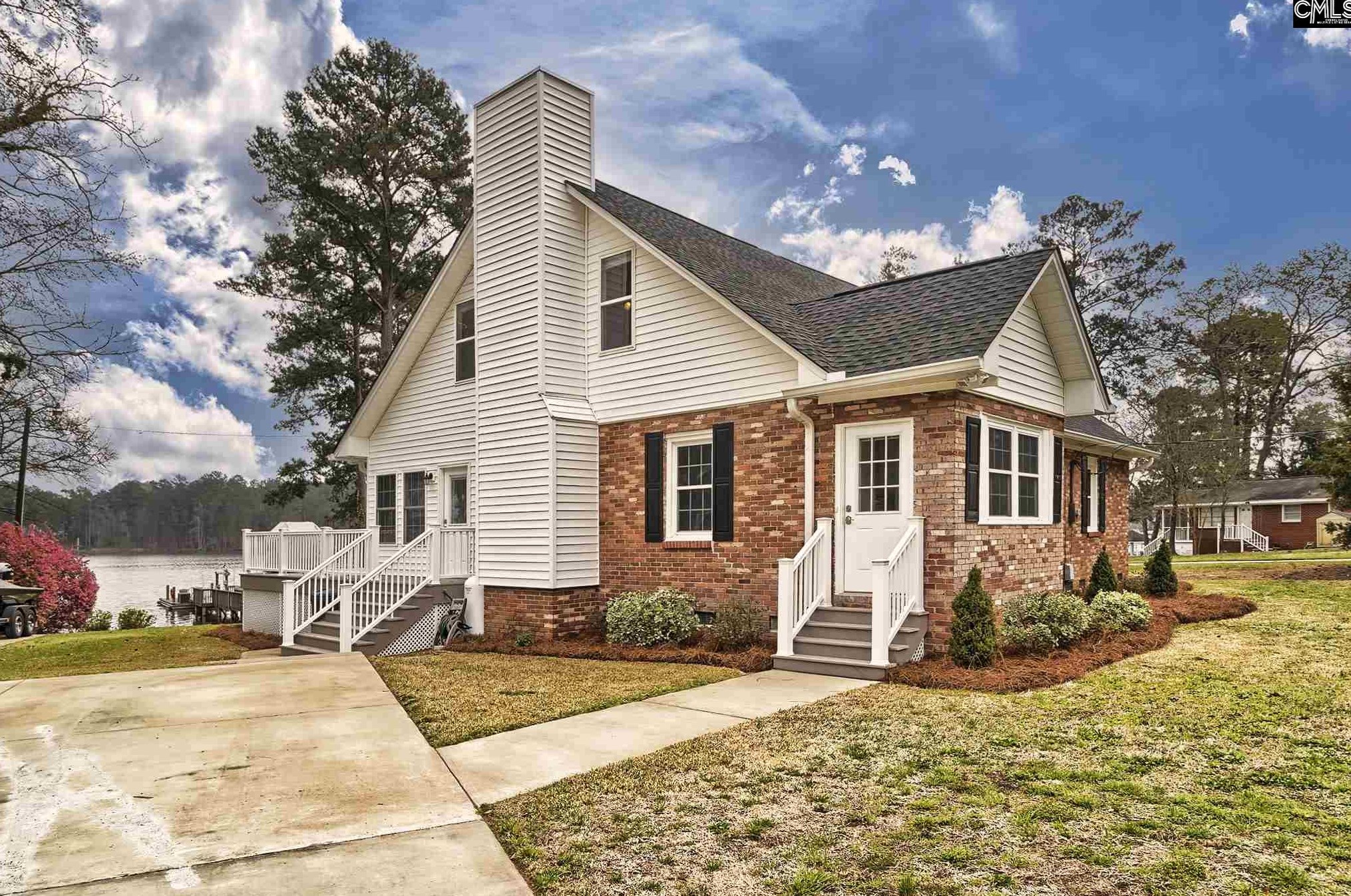 638 E Point Dr, Gilbert, SC 29054