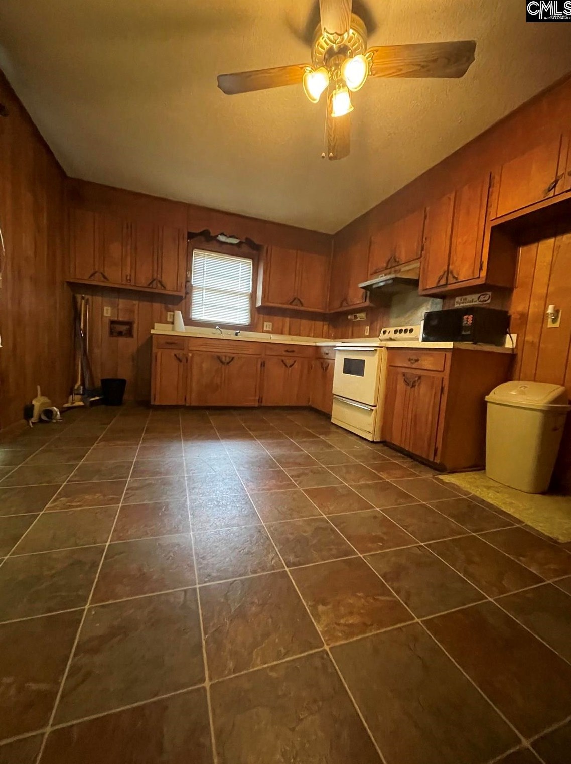 621 Qualls Rd, Smallwood, SC 29130