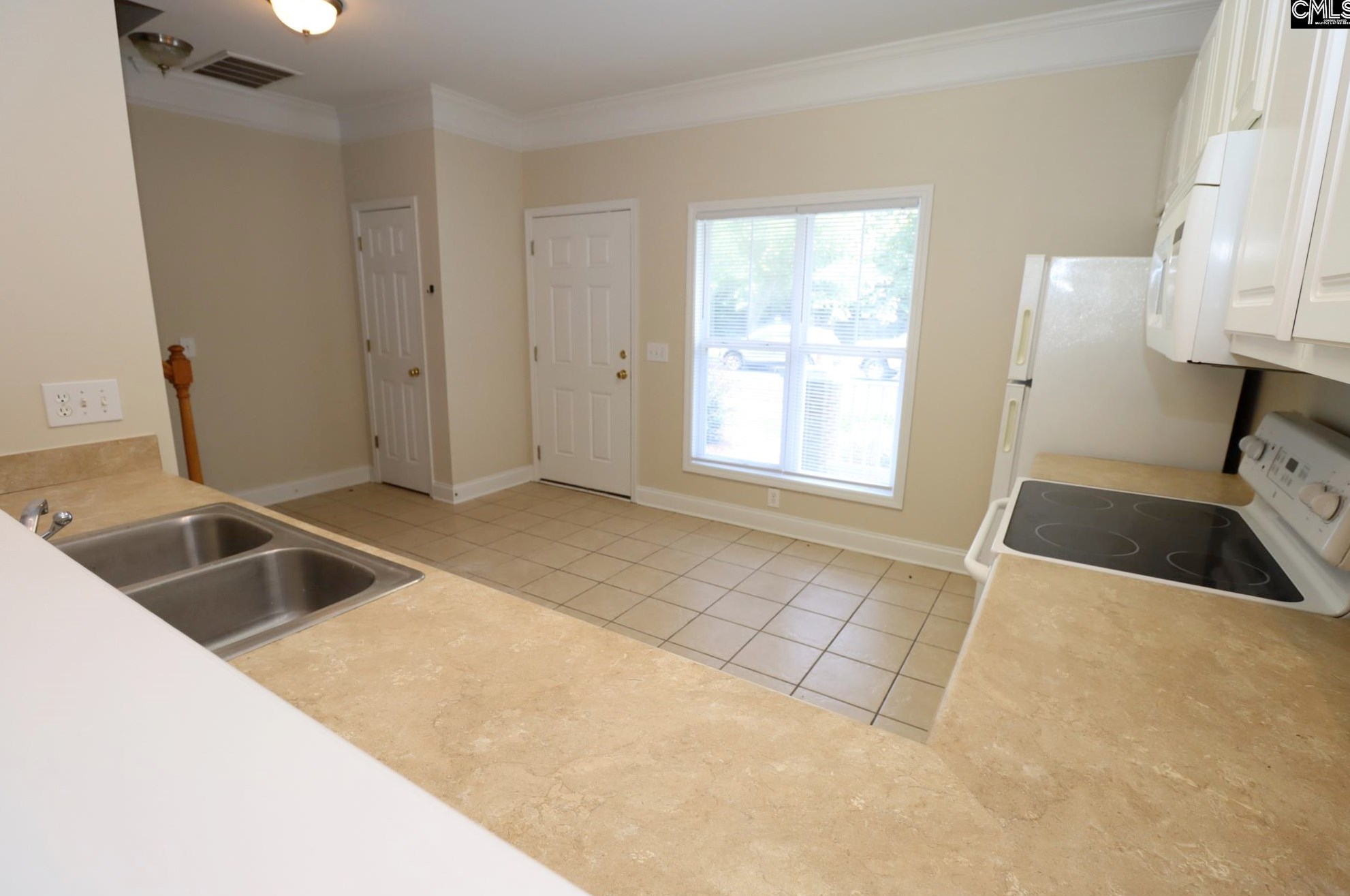 229 Forest Green Dr, Columbia SC  29209-2575 exterior
