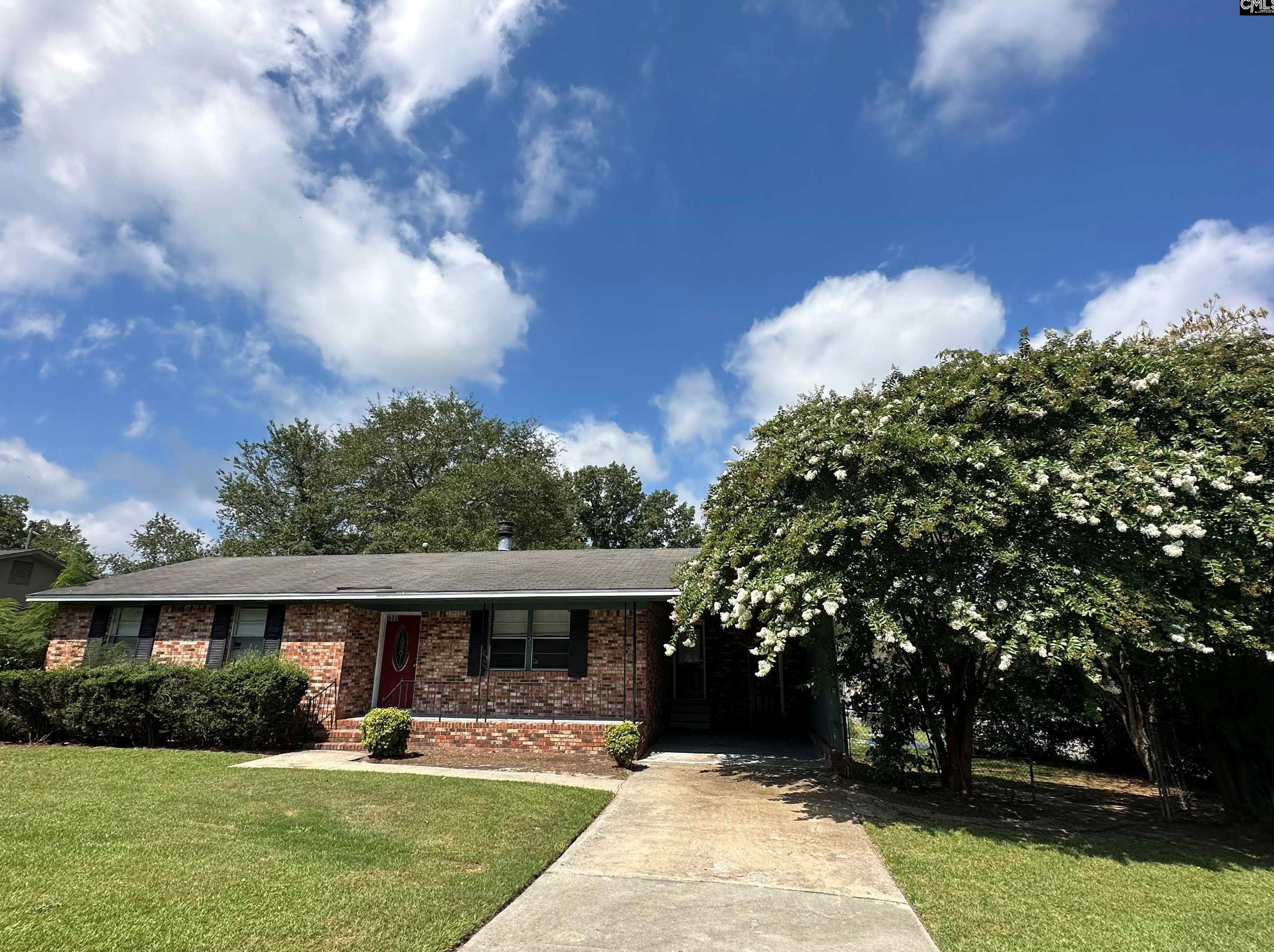600 Mockernut Ln, Columbia, SC 29209-4433