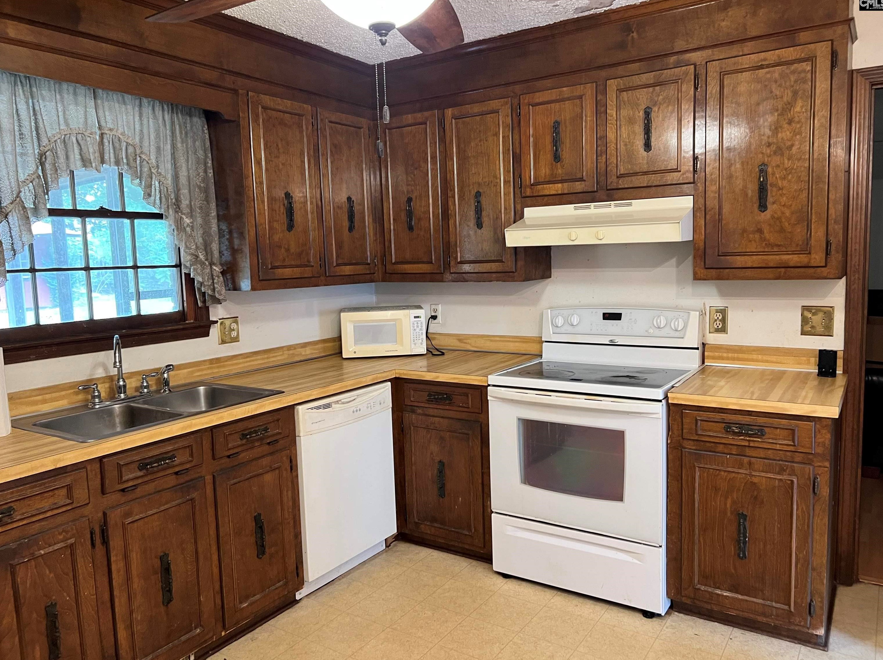 107 Charing Cross Rd, Irmo, SC 29063-2329