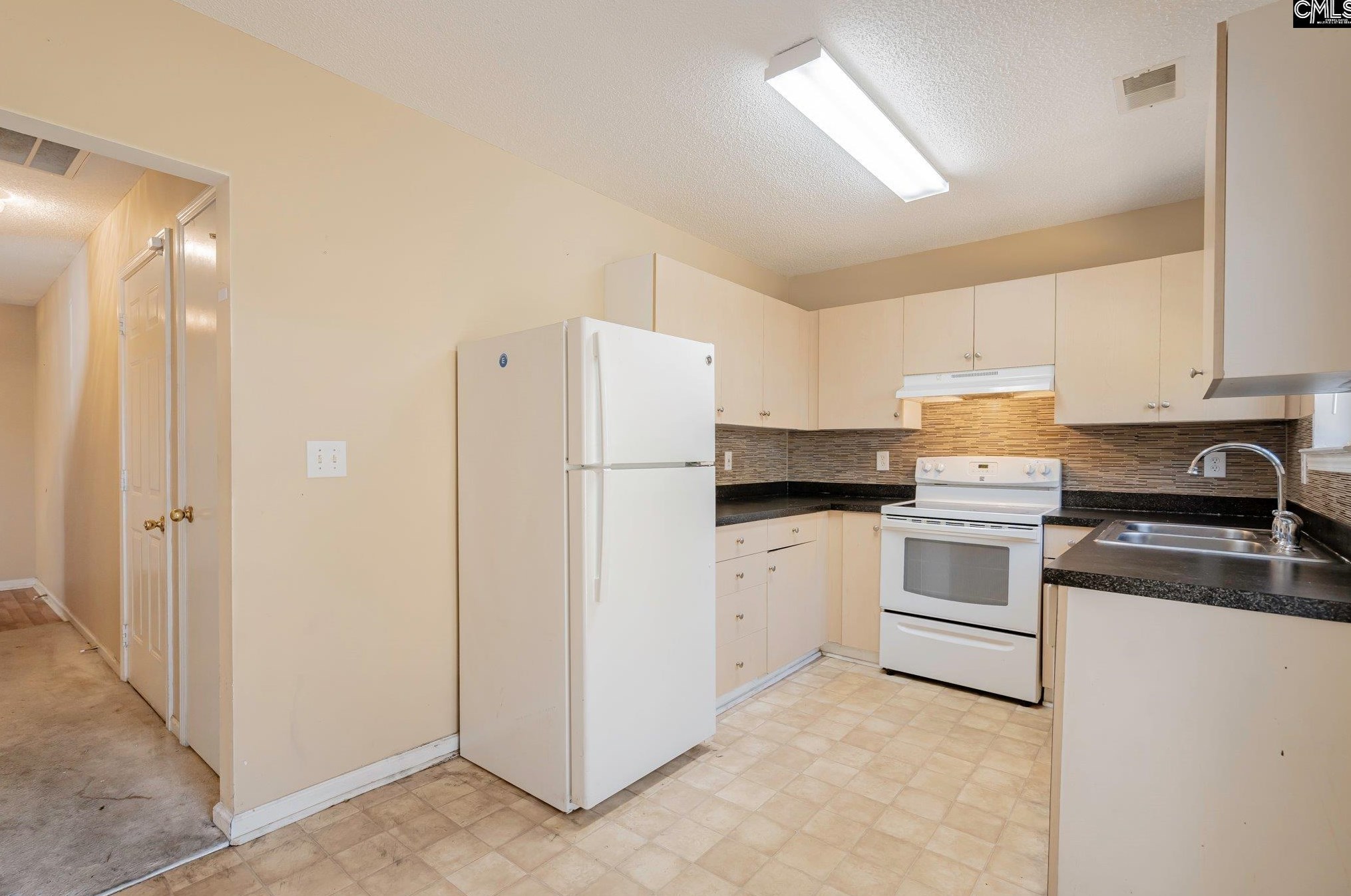 208 Gln Knl Dr, Columbia SC 29229-9245 exterior