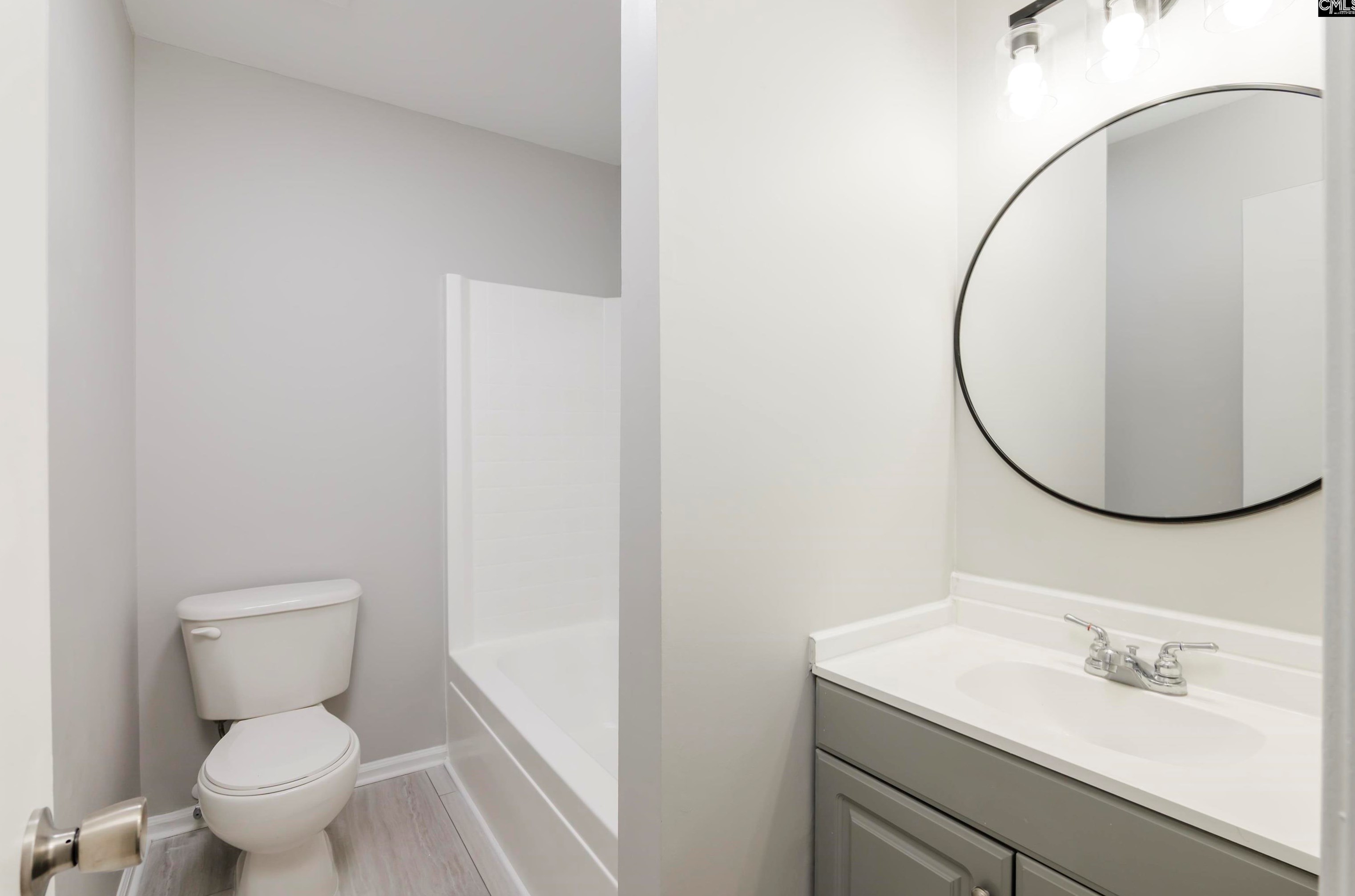 116 Creek Way Ln, Columbia SC  29209-5720 exterior