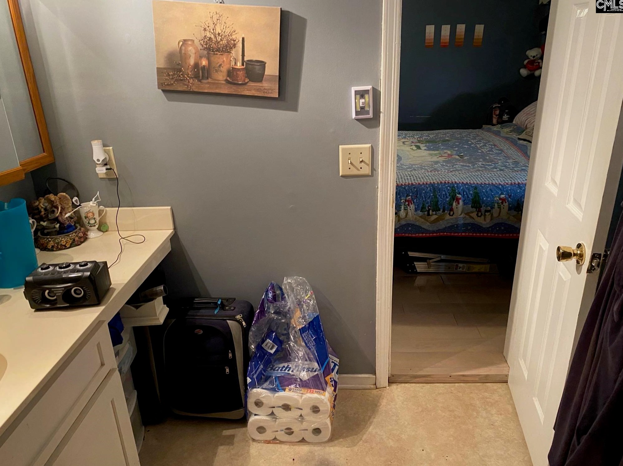 36 Canterbury Ct, Columbia SC 29210-6834 exterior