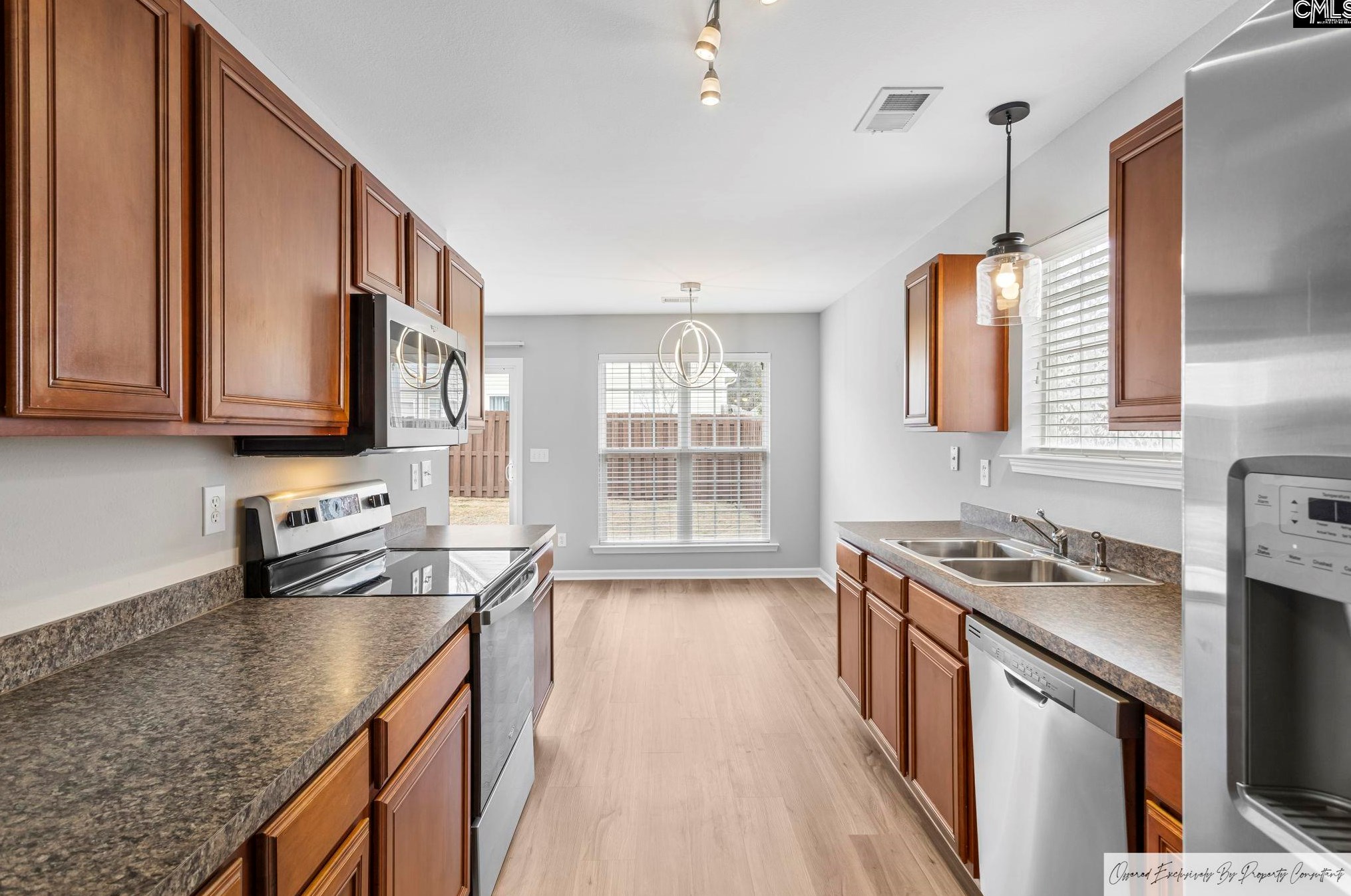 827 Chablis Dr, Columbia SC  29210-3525 exterior