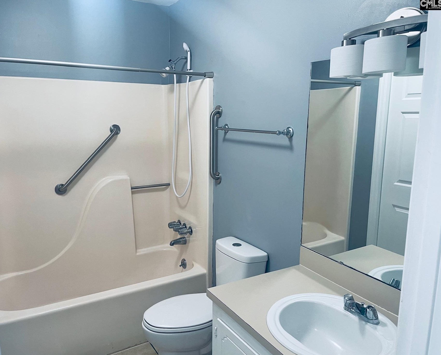 101 Vlg Walk, Columbia SC 29209-2168 exterior