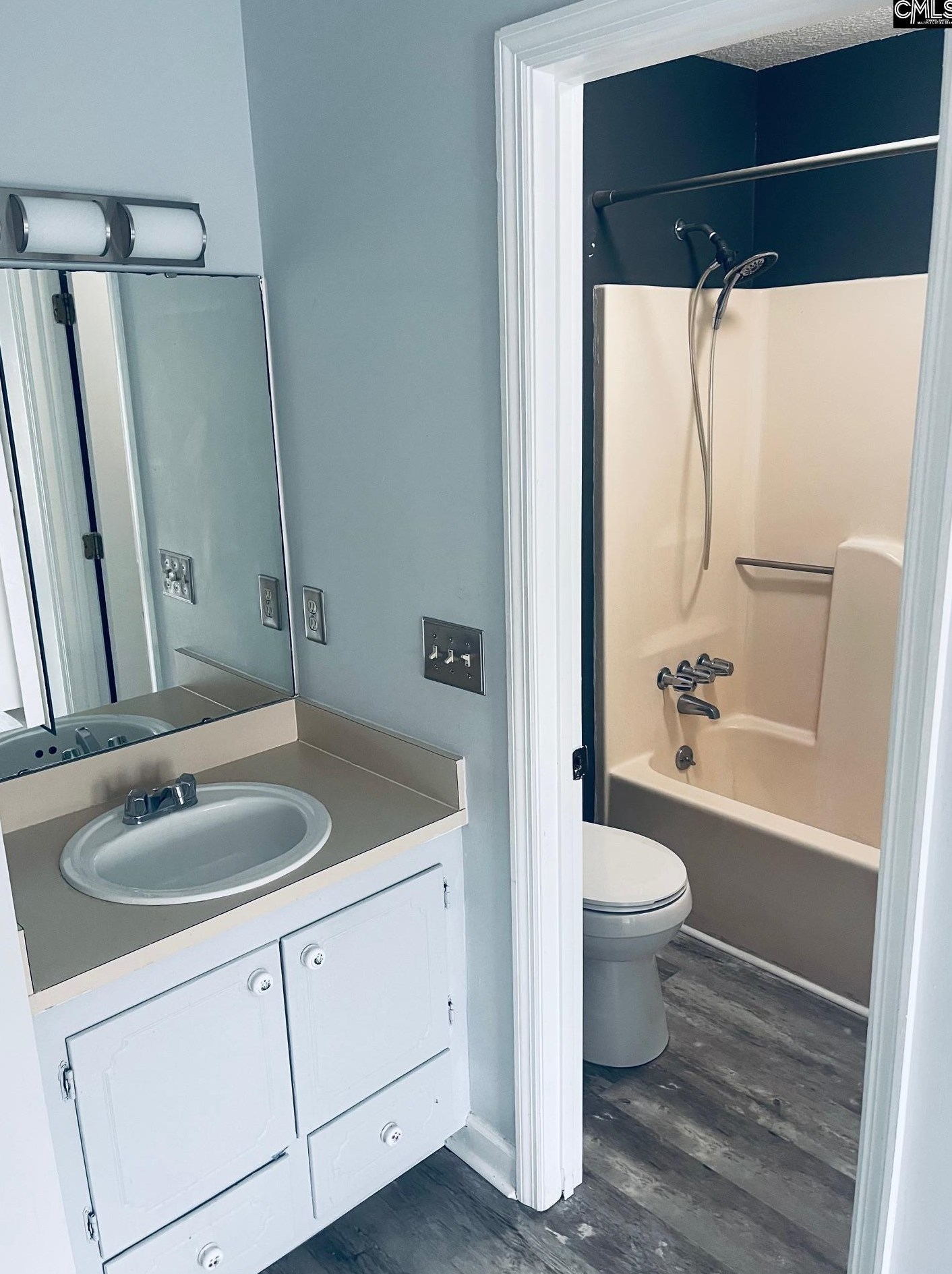 101 Vlg Walk, Columbia SC 29209-2168 exterior