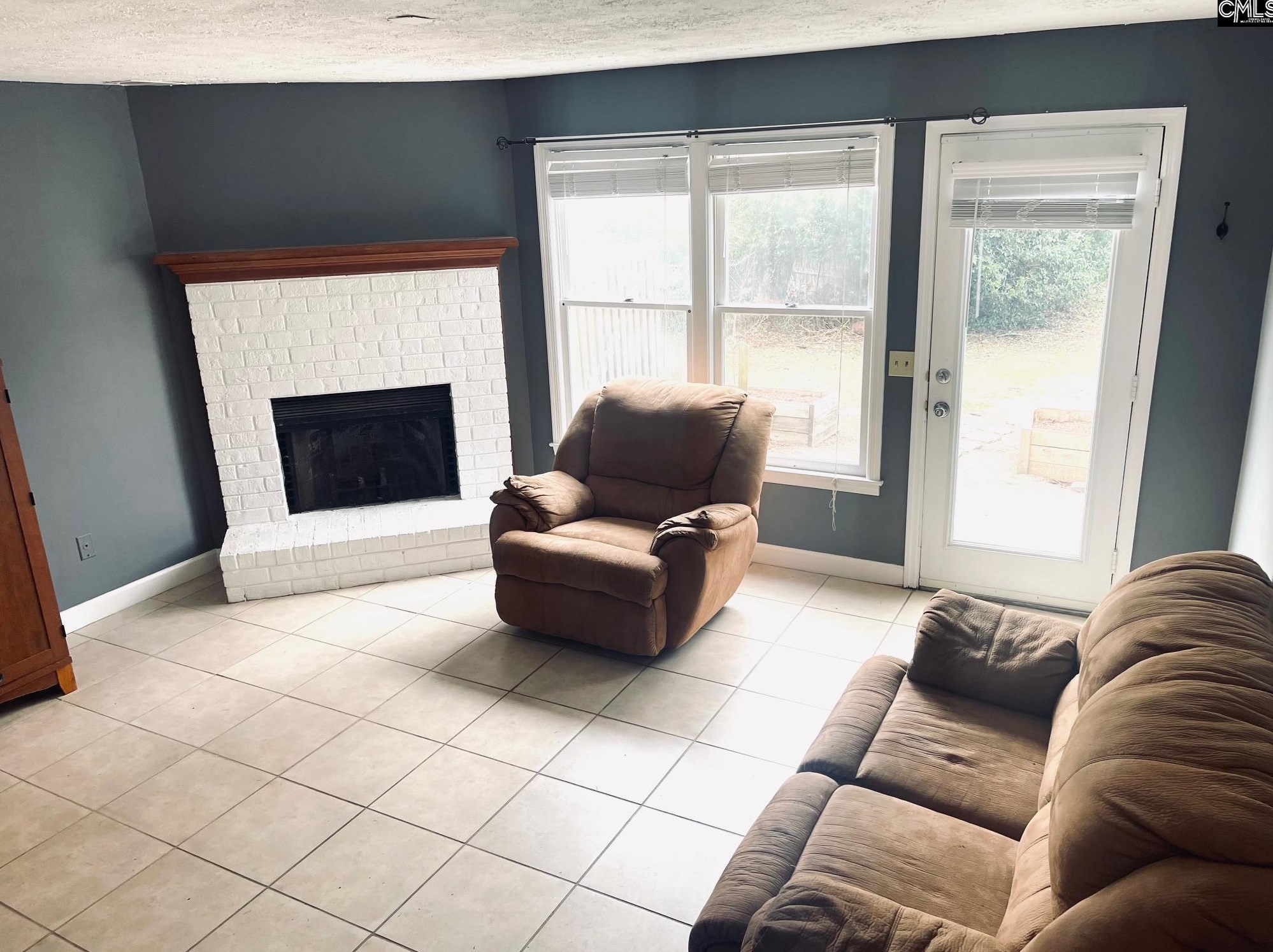 101 Vlg Walk, Columbia SC 29209-2168 exterior