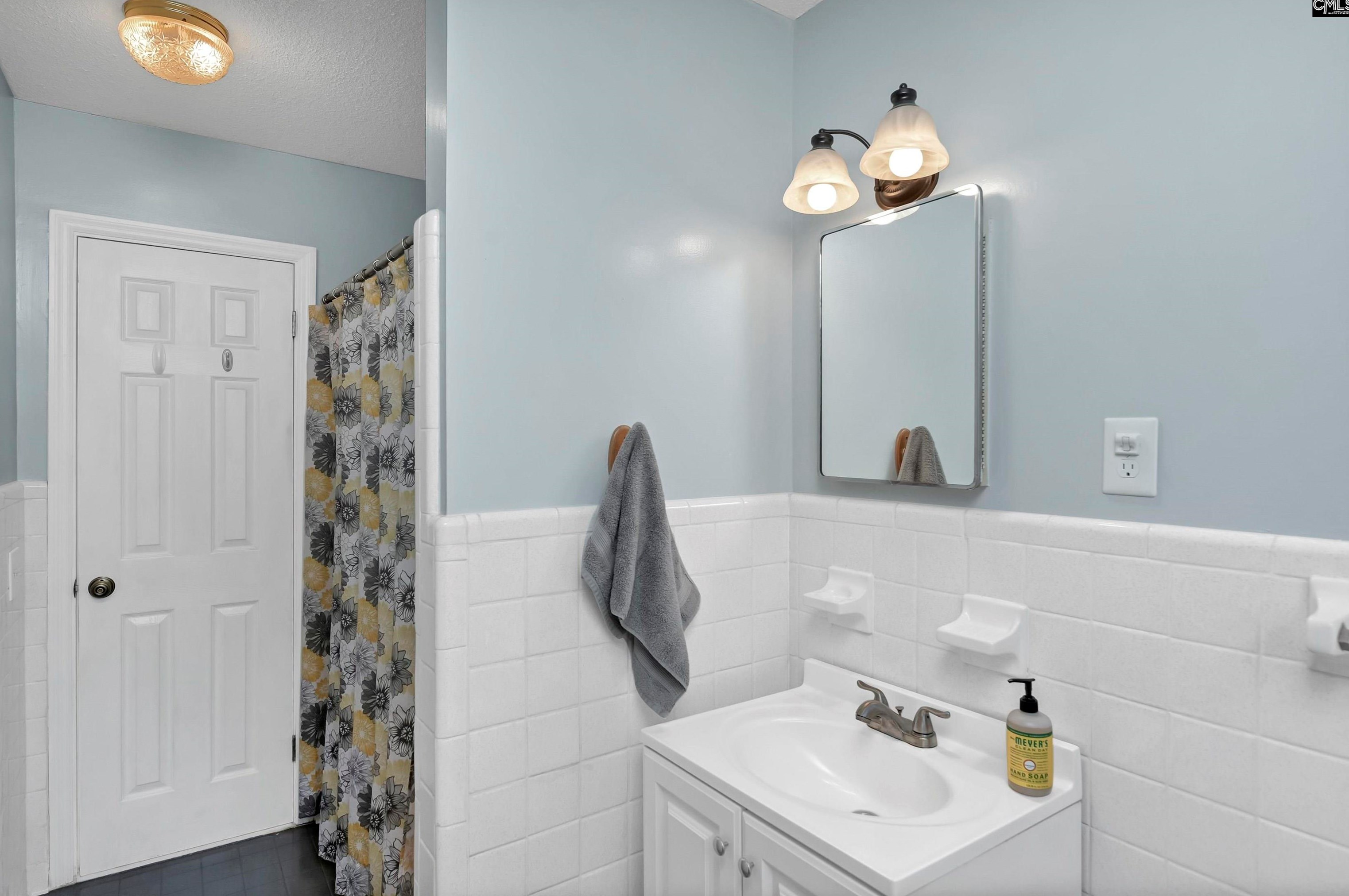 3549 Lynhaven Dr, Columbia SC  29204-4412 exterior