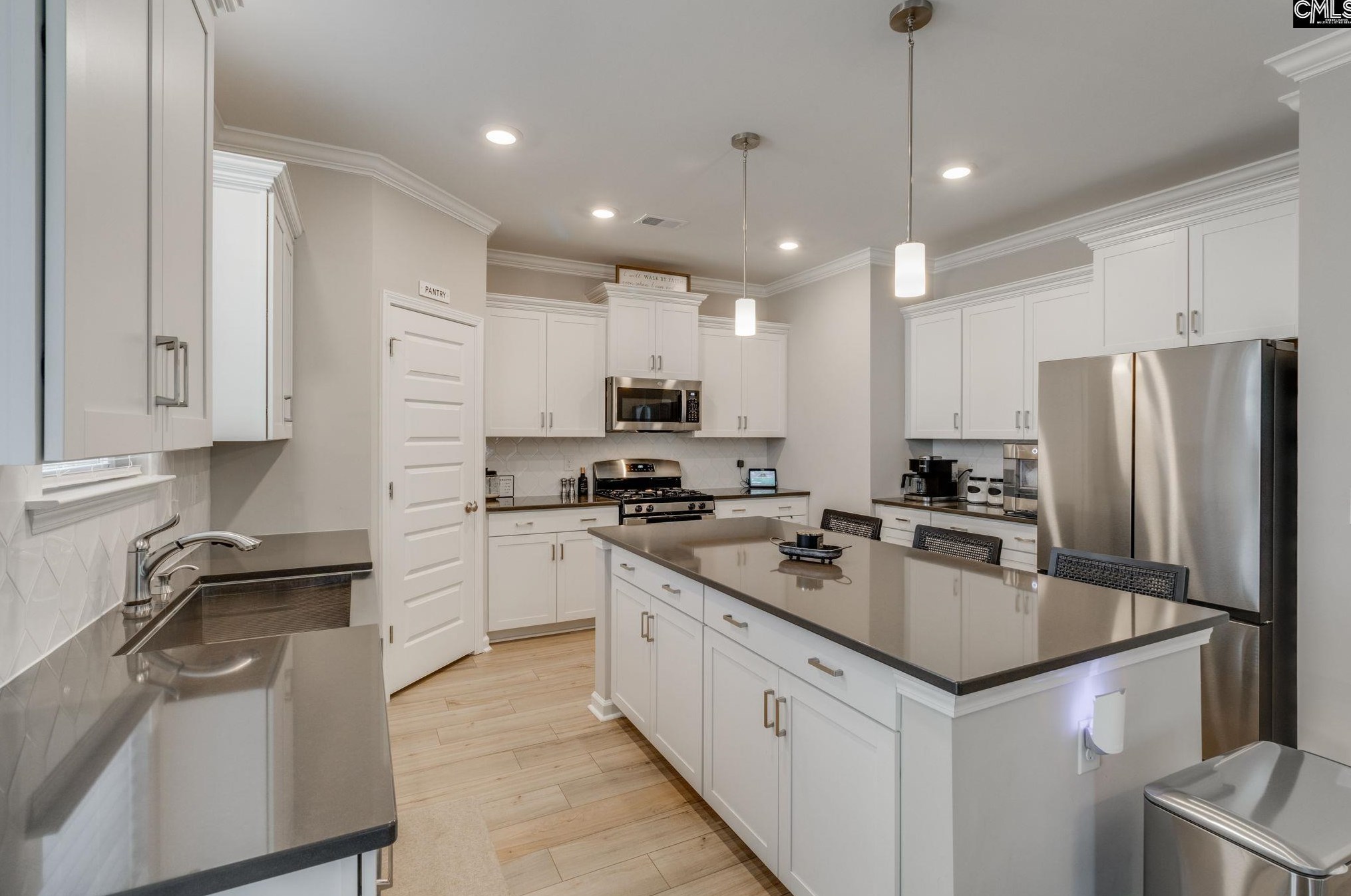 472 Harbour Pointe Dr, Columbia SC  29229-7591 exterior