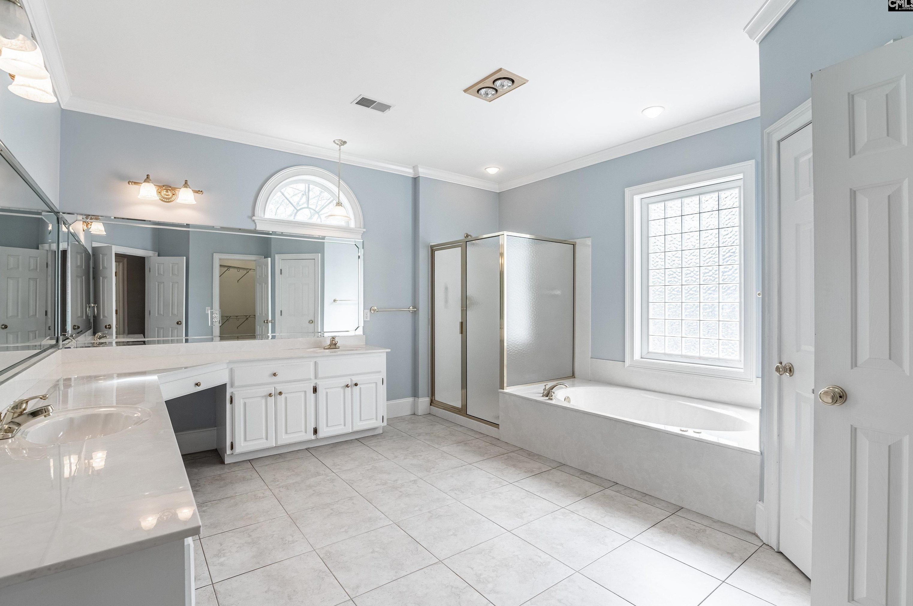 201 Arcadia Lk Dr, Columbia SC 29206-1321 exterior