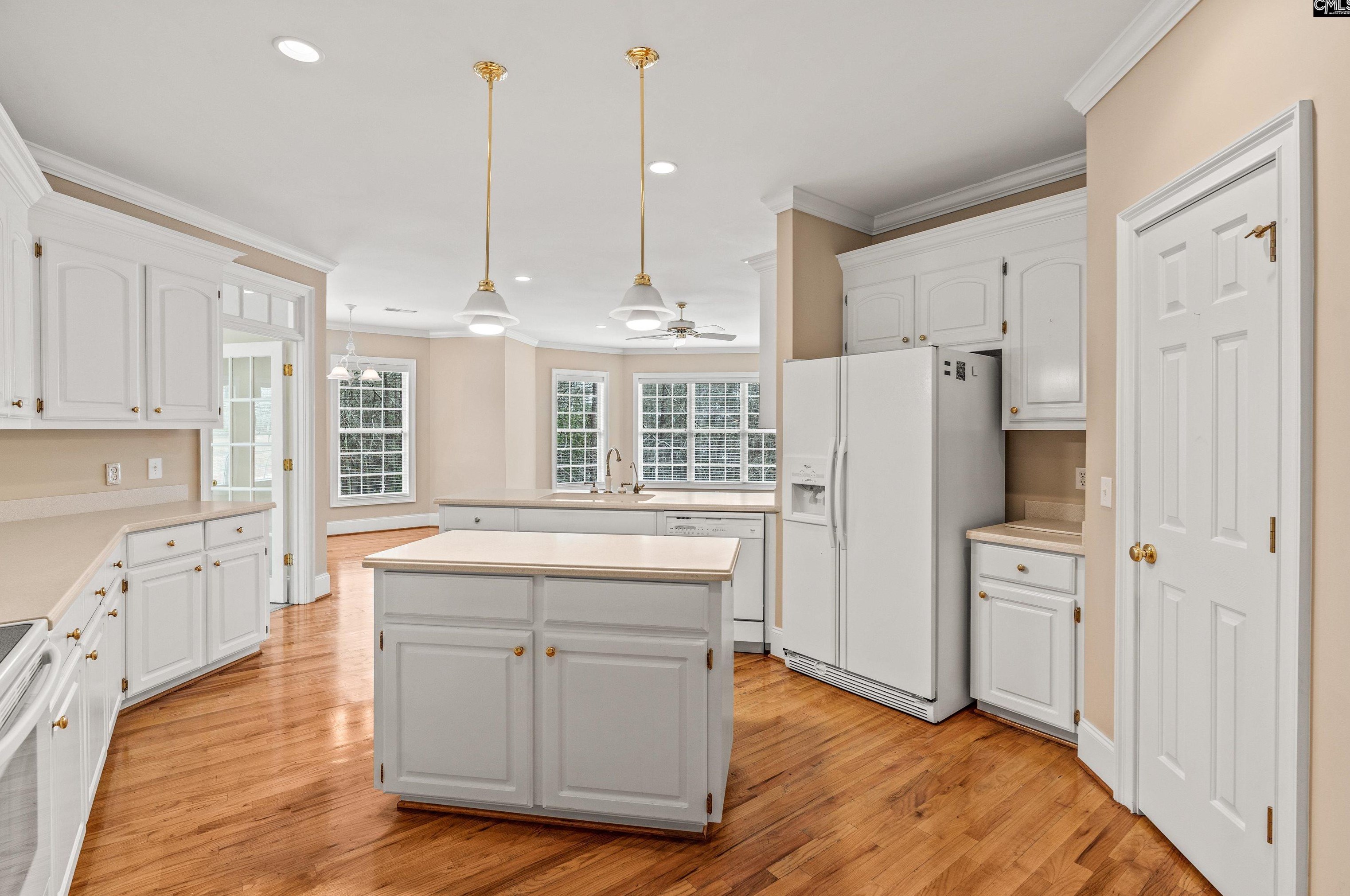 201 Arcadia Lk Dr, Columbia SC 29206-1321 exterior