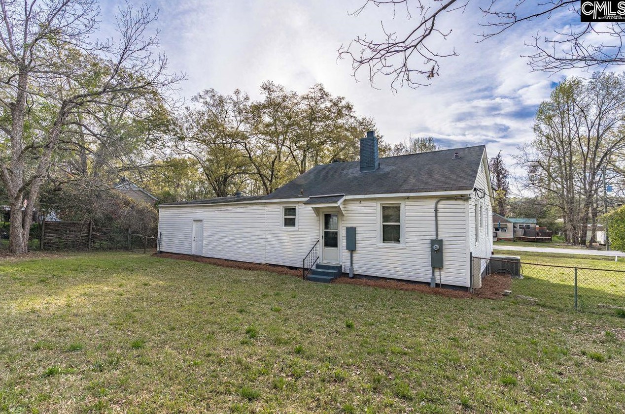 1619 Winyah Dr, Columbia SC  29203-2928 exterior