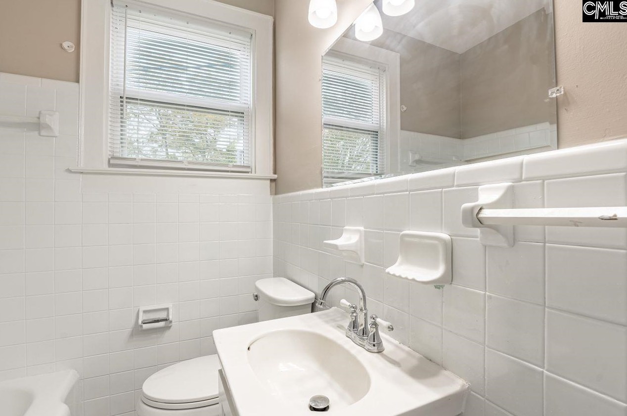 1619 Winyah Dr, Columbia SC  29203-2928 exterior