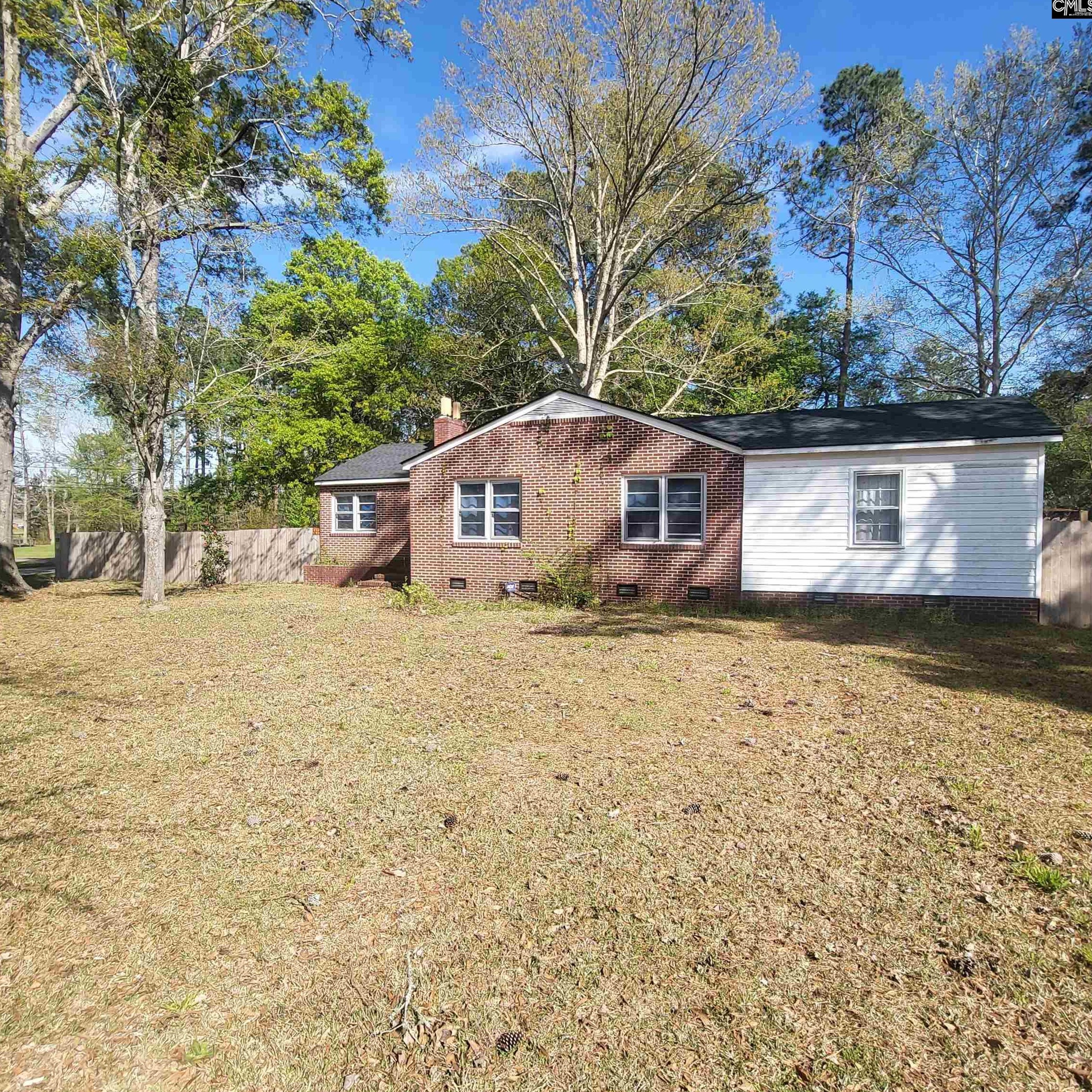 812 N Hampton St, Marion, SC 29517