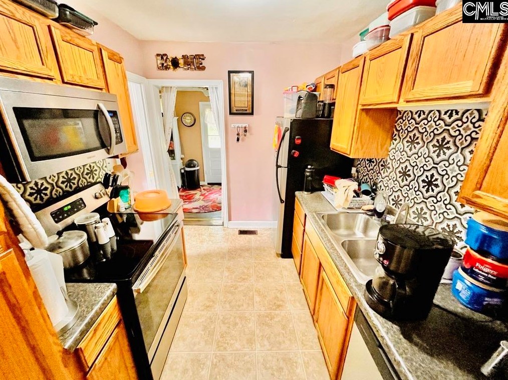 15 Holiday Cir, Columbia SC  29206-1020 exterior