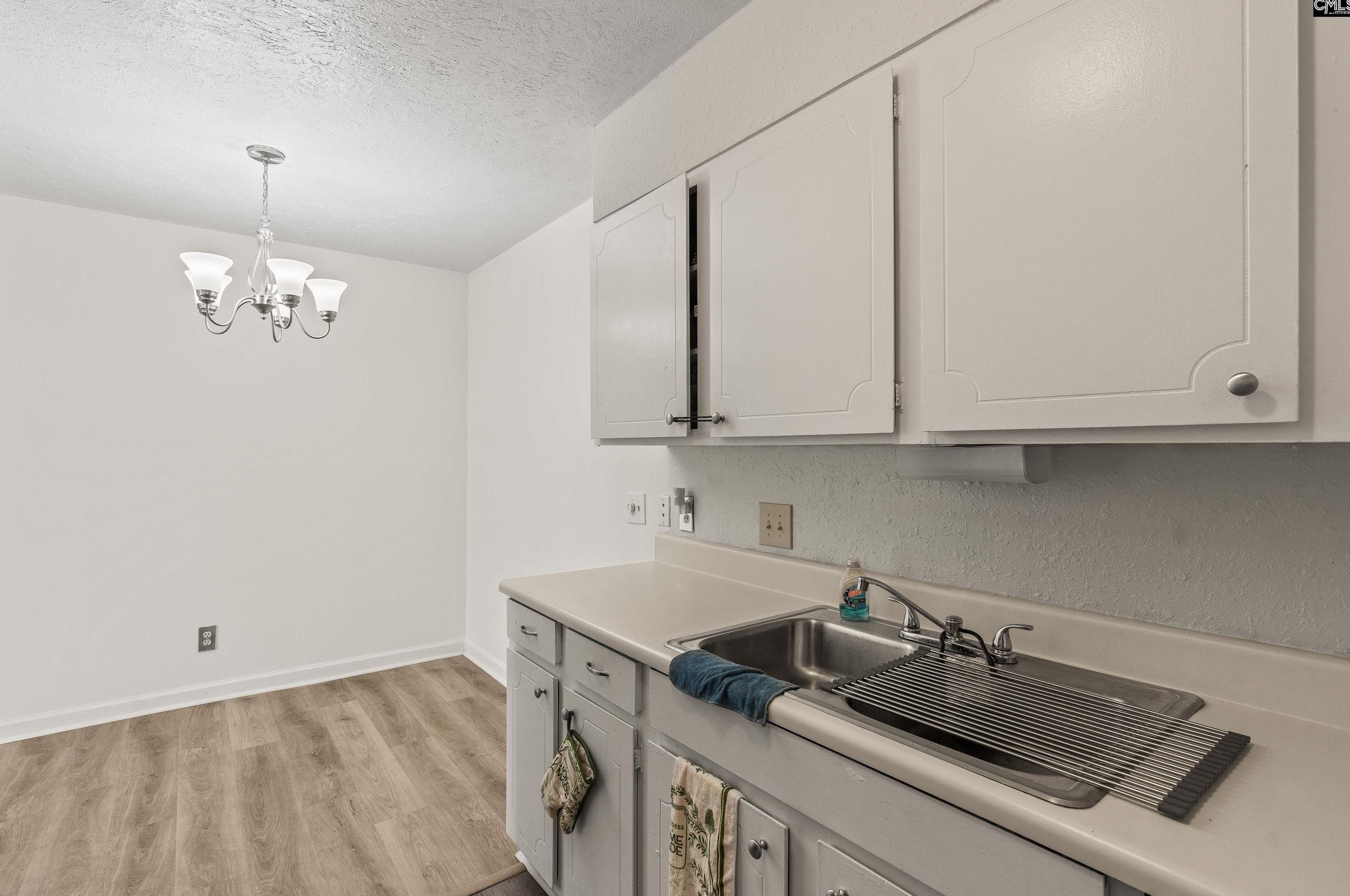 1322 Old Mnr Rd, Columbia SC 29210-6523 exterior