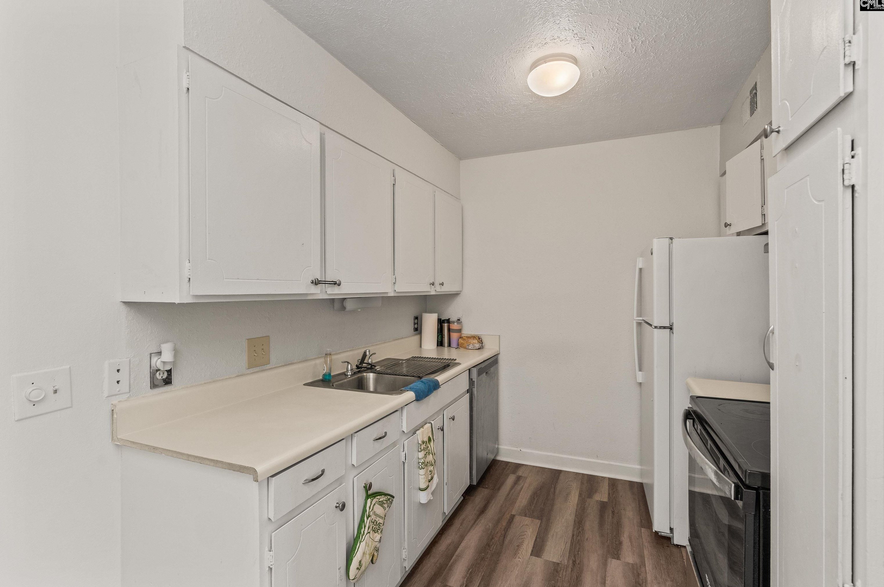 1322 Old Mnr Rd, Columbia SC 29210-6523 exterior