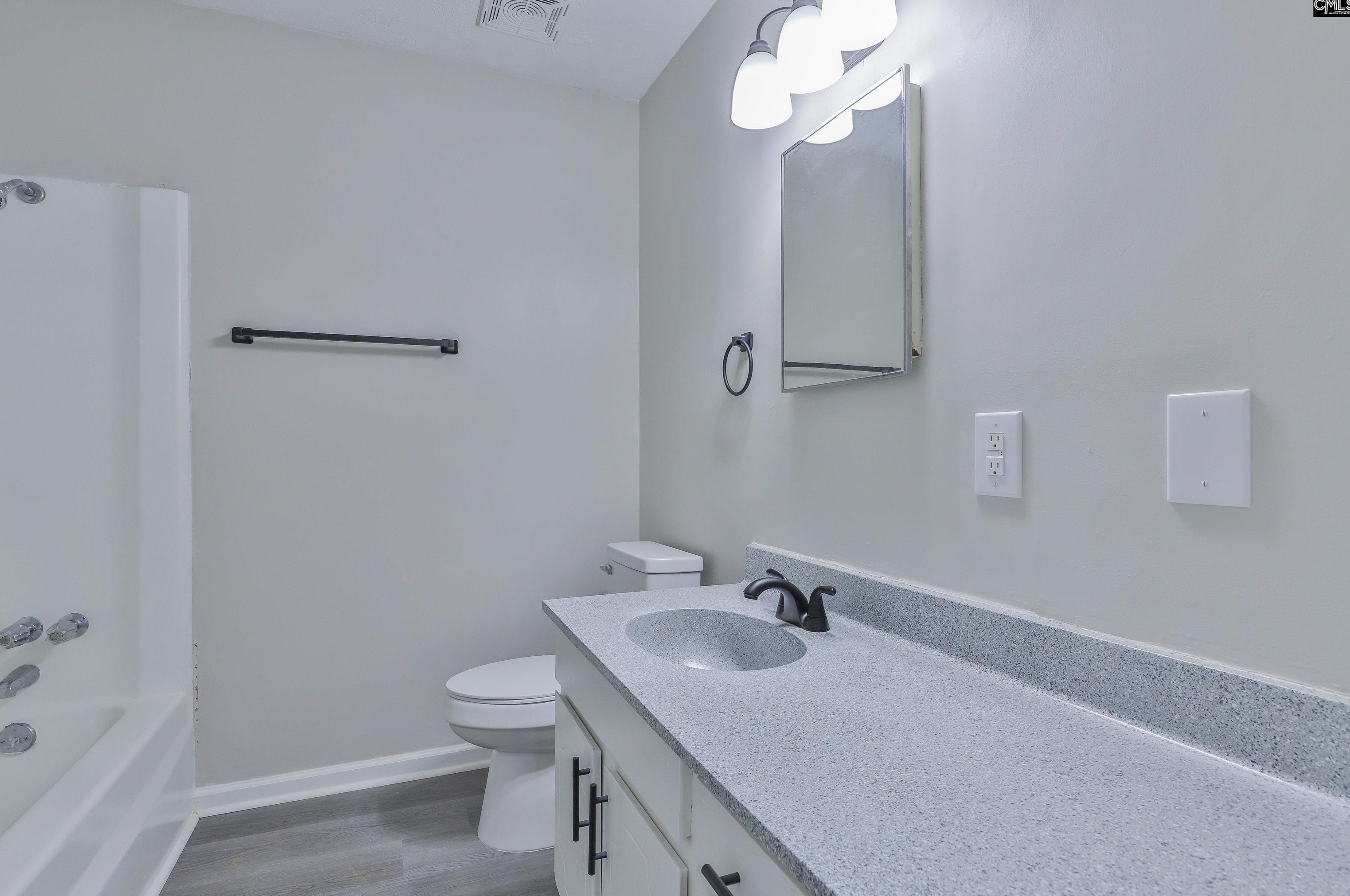 923 Old Mnr Rd, Columbia SC  29210-6523 exterior