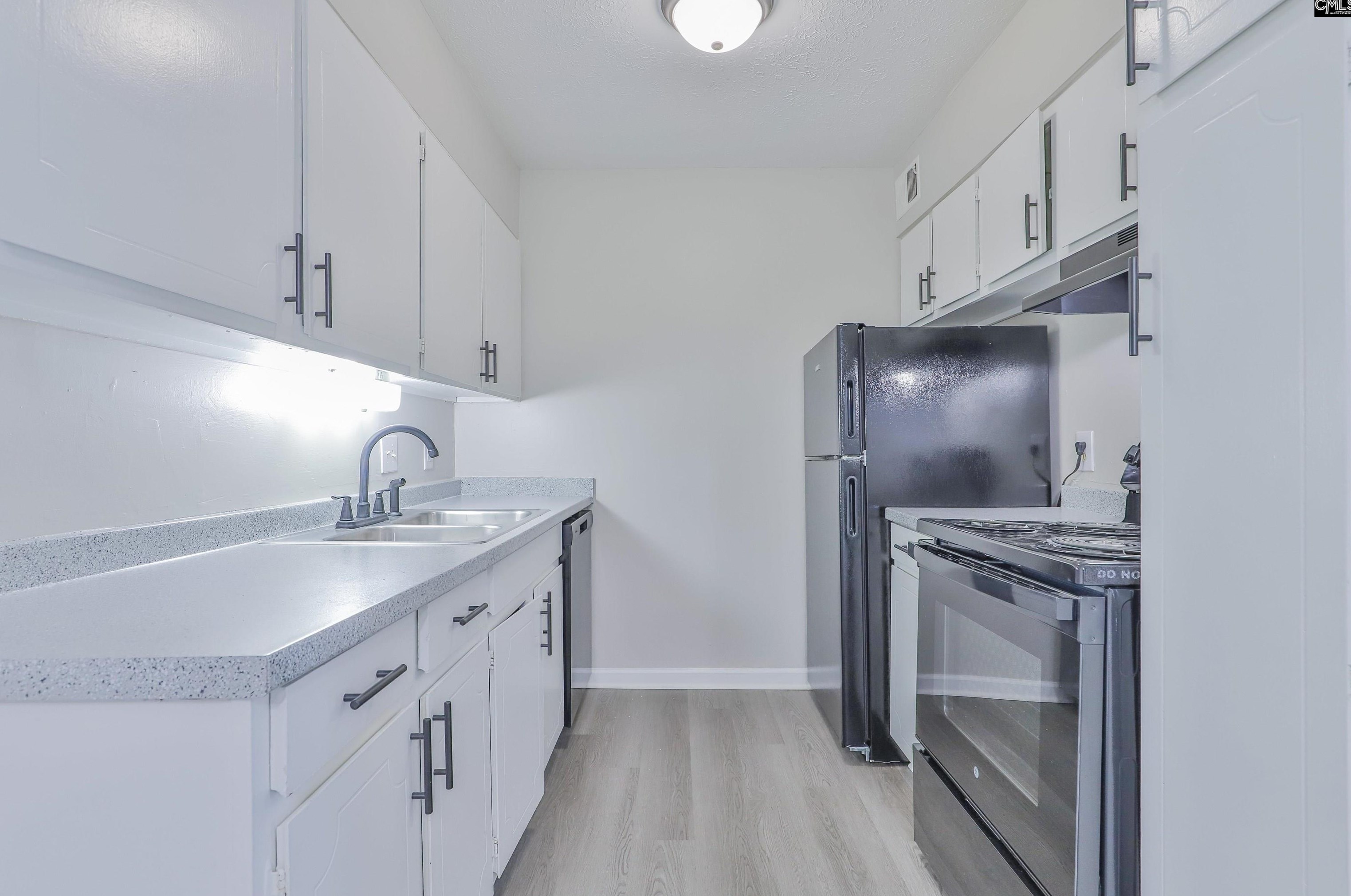 923 Old Mnr Rd, Columbia SC  29210-6523 exterior