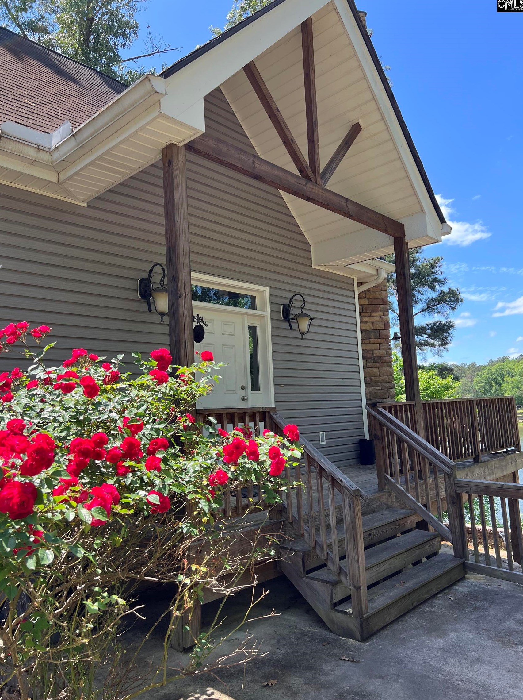 477 Kingfisher Dr, Smallwood, SC 29130-8826
