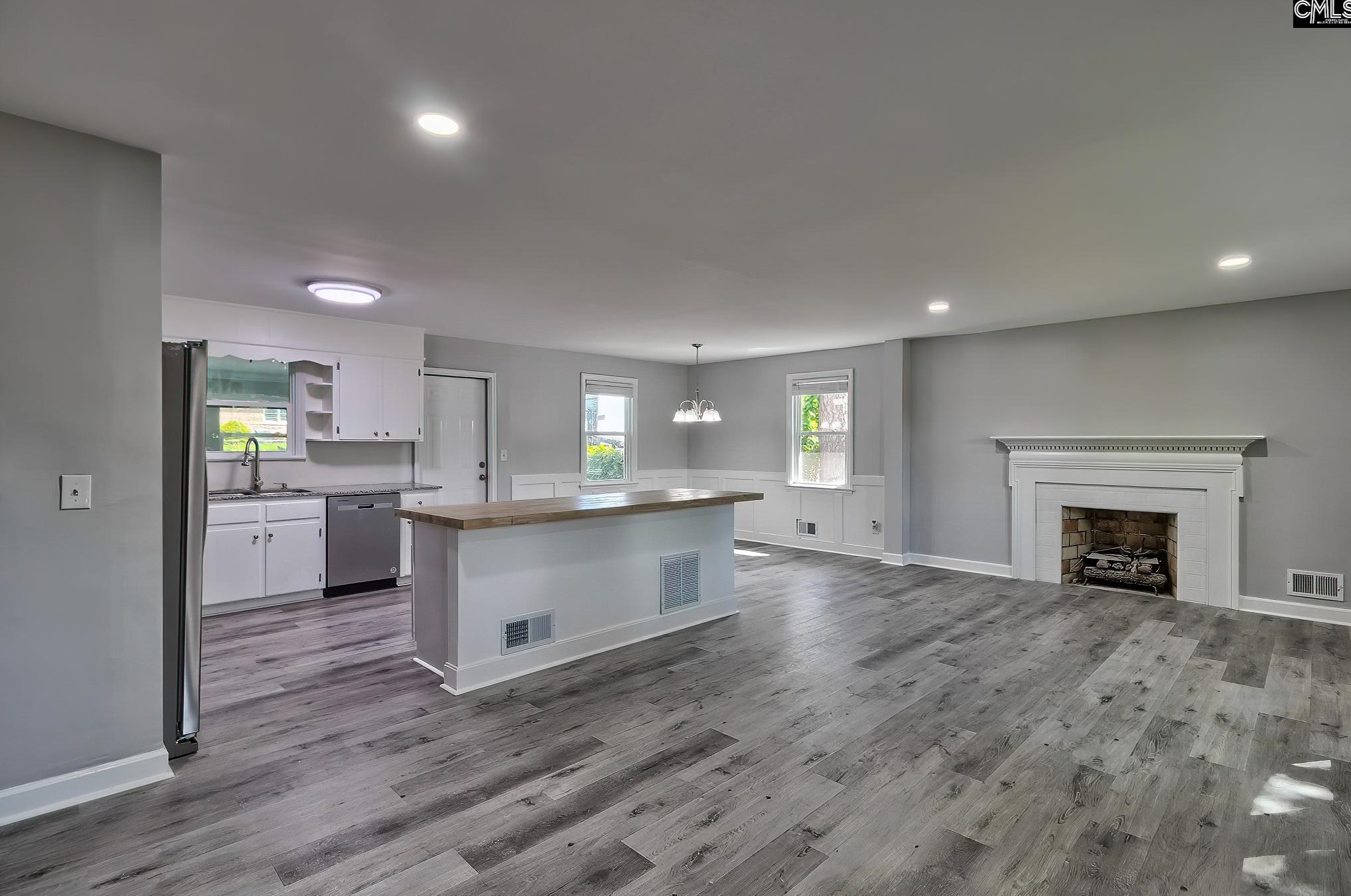 4057 Rosewood Dr, Columbia SC 29205-3743 exterior