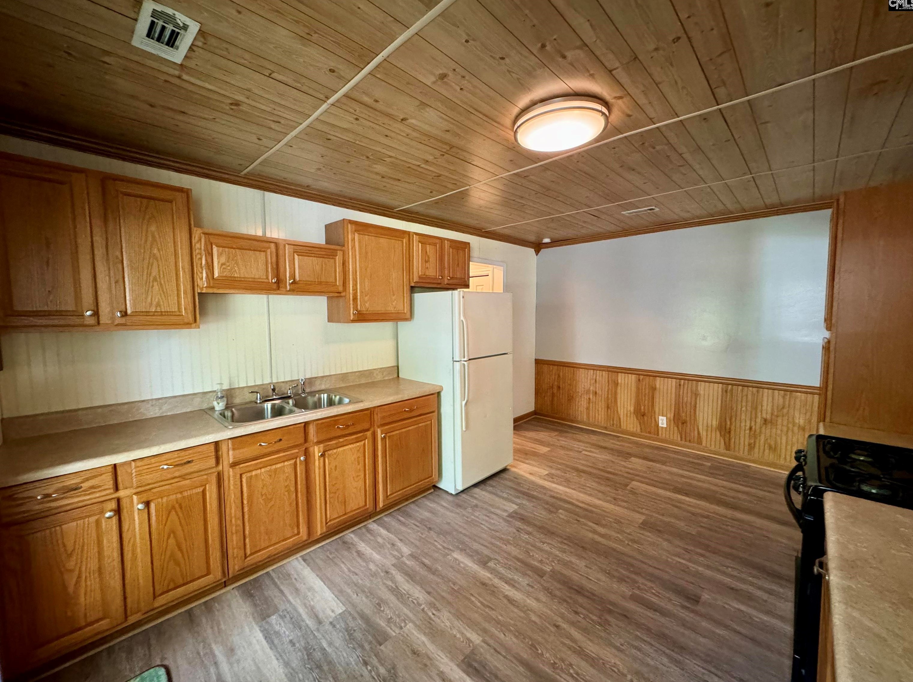 104 Rose Dr, Columbia SC 29205-4536 exterior