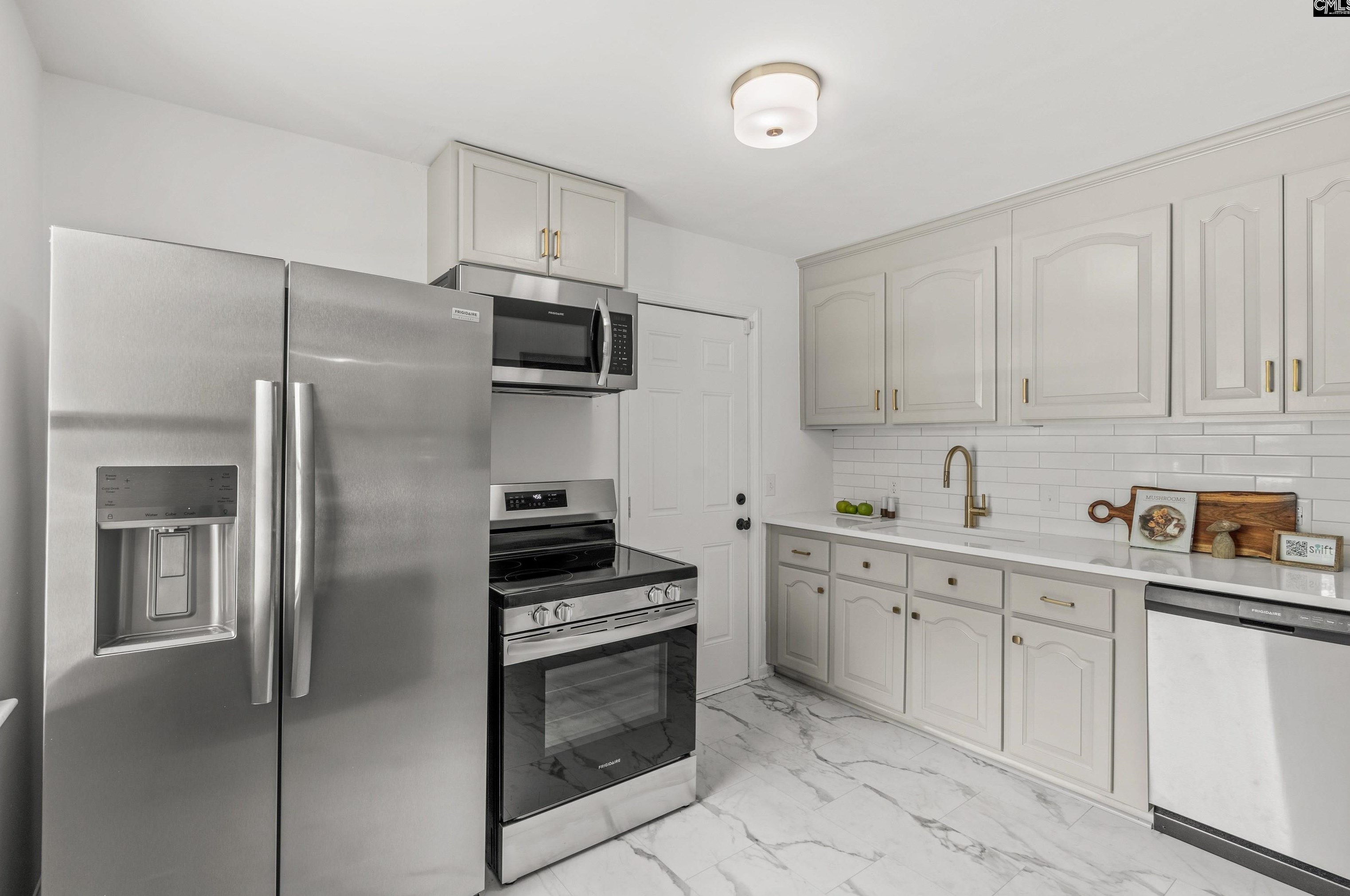 2842 Ashton St, Columbia SC 29204-2527 exterior