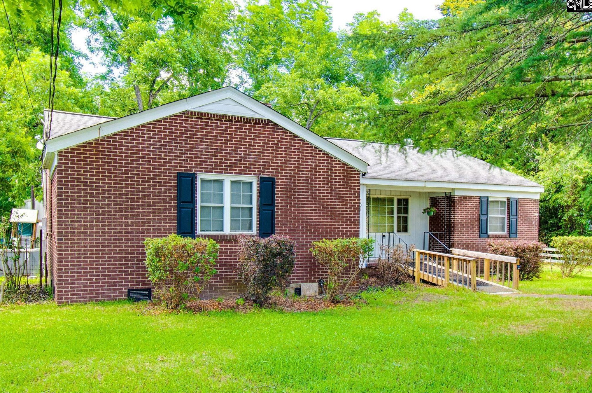 207 E Columbia Ave, Batesburg-Leesville, SC 29070