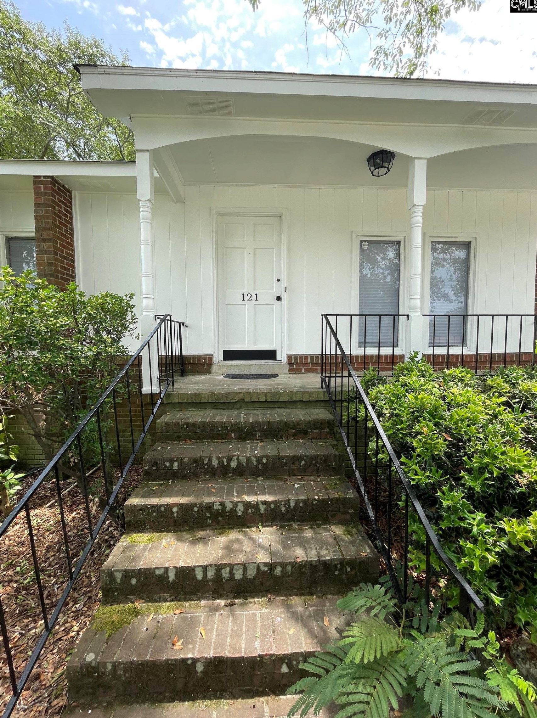 121 Fair Oaks Dr, Columbia, SC 29203-2403