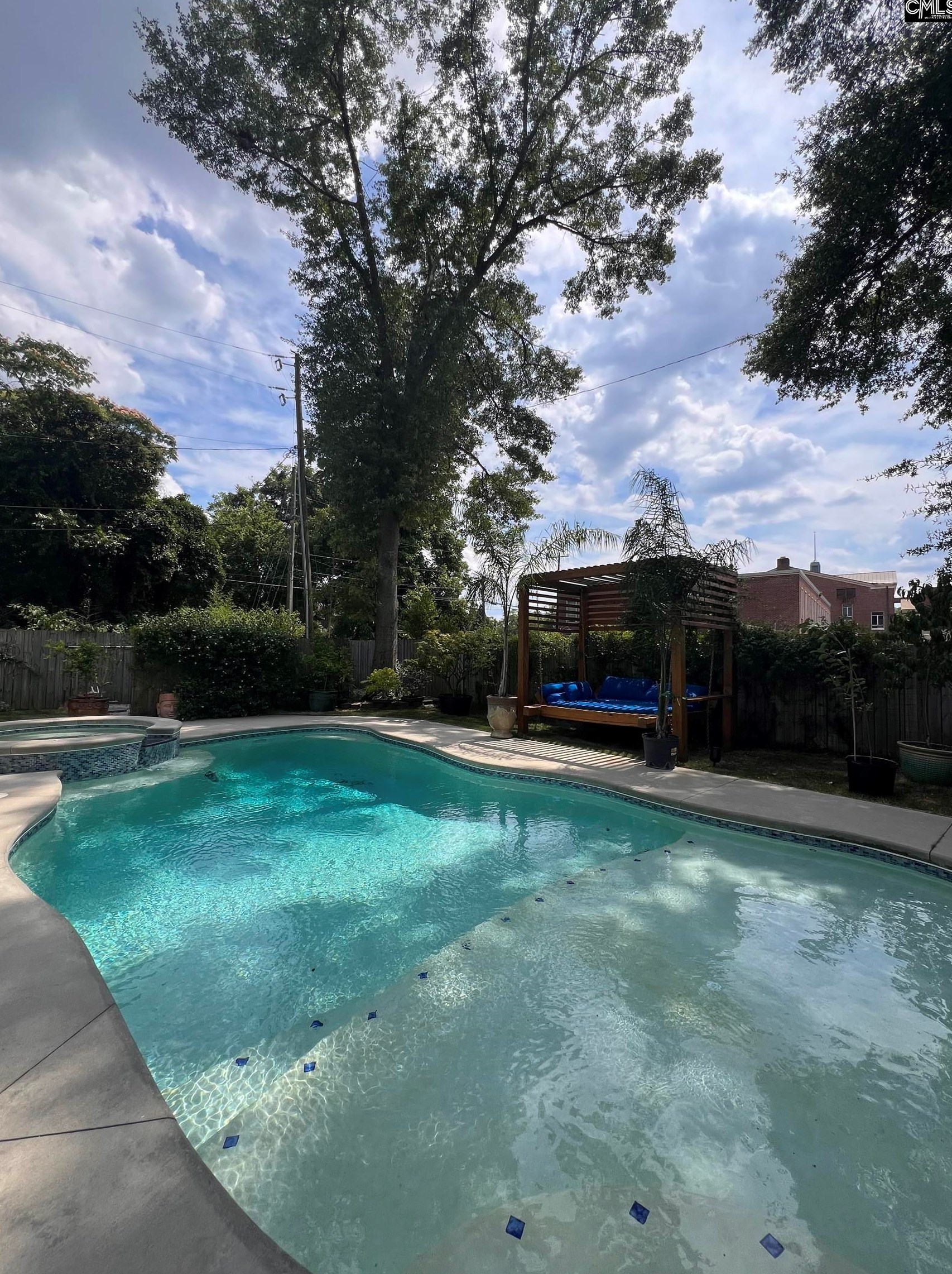 1028 Bryan St, Columbia SC 29201-2137 exterior