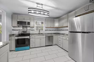 7819 Charles Towne Dr, Columbia, SC 29209 - Photo 2