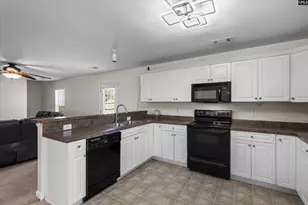 175 Rosecliff Cir, Hopkins, SC 29061 - Photo 14