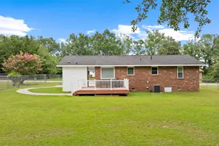 325 Eastwood Cir, Orangeburg, SC 29118 - Photo 4