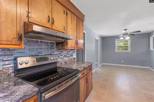 304 Wilson St, Sumter, SC 29150 - Photo 14