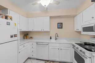 1825 St Julian Pl 2-J, Columbia, SC 29204 - Photo 8